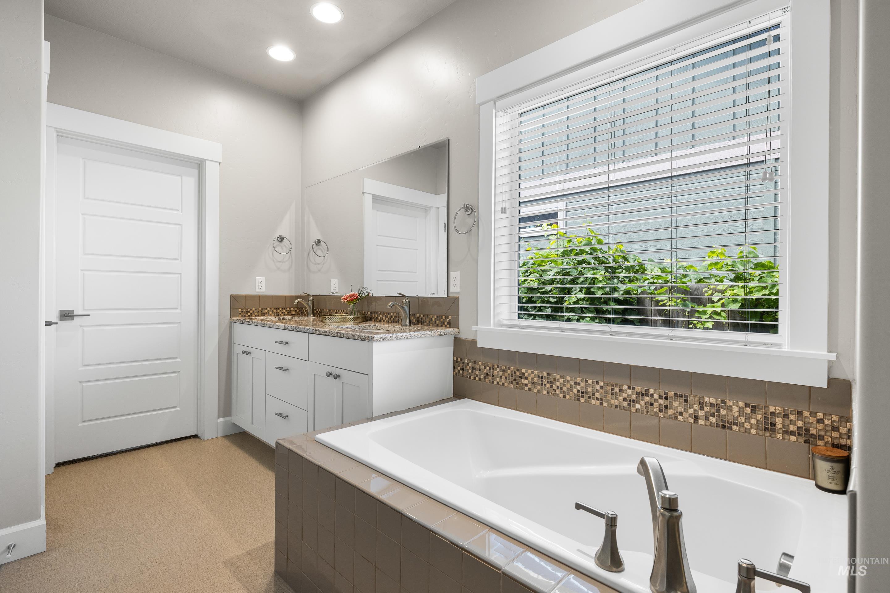 2709 Fallcrest St., Caldwell, Idaho 83607-5179, 3 Bedrooms, 2 Bathrooms, Residential For Sale, Price $440,000,MLS 98957141