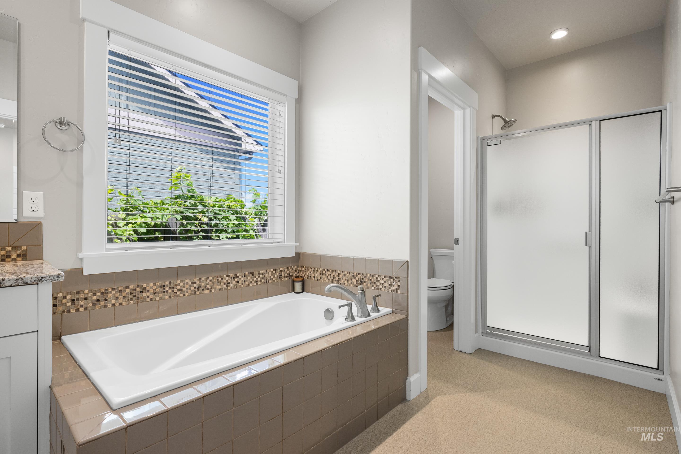 2709 Fallcrest St., Caldwell, Idaho 83607-5179, 3 Bedrooms, 2 Bathrooms, Residential For Sale, Price $440,000,MLS 98957141