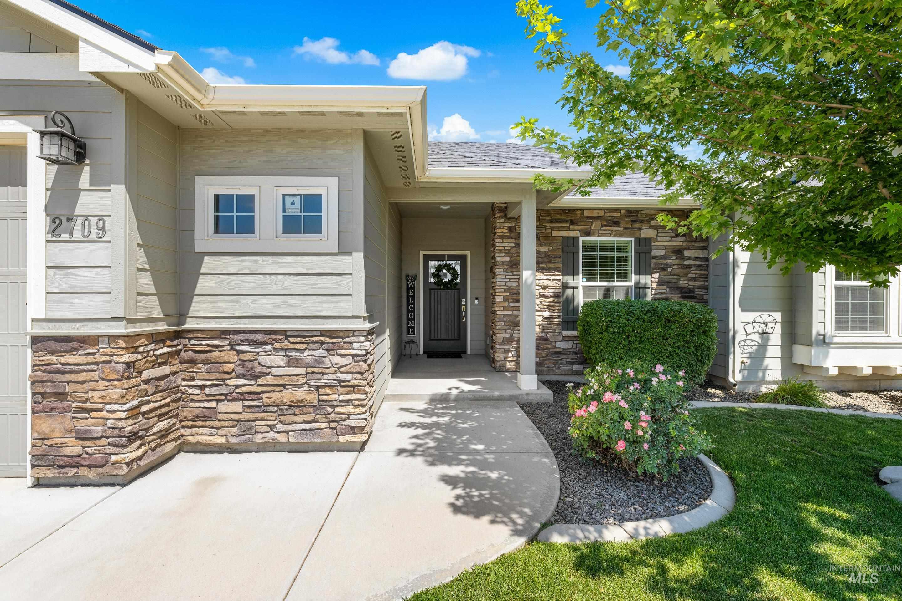 2709 Fallcrest St., Caldwell, Idaho 83607-5179, 3 Bedrooms, 2 Bathrooms, Residential For Sale, Price $440,000,MLS 98957141