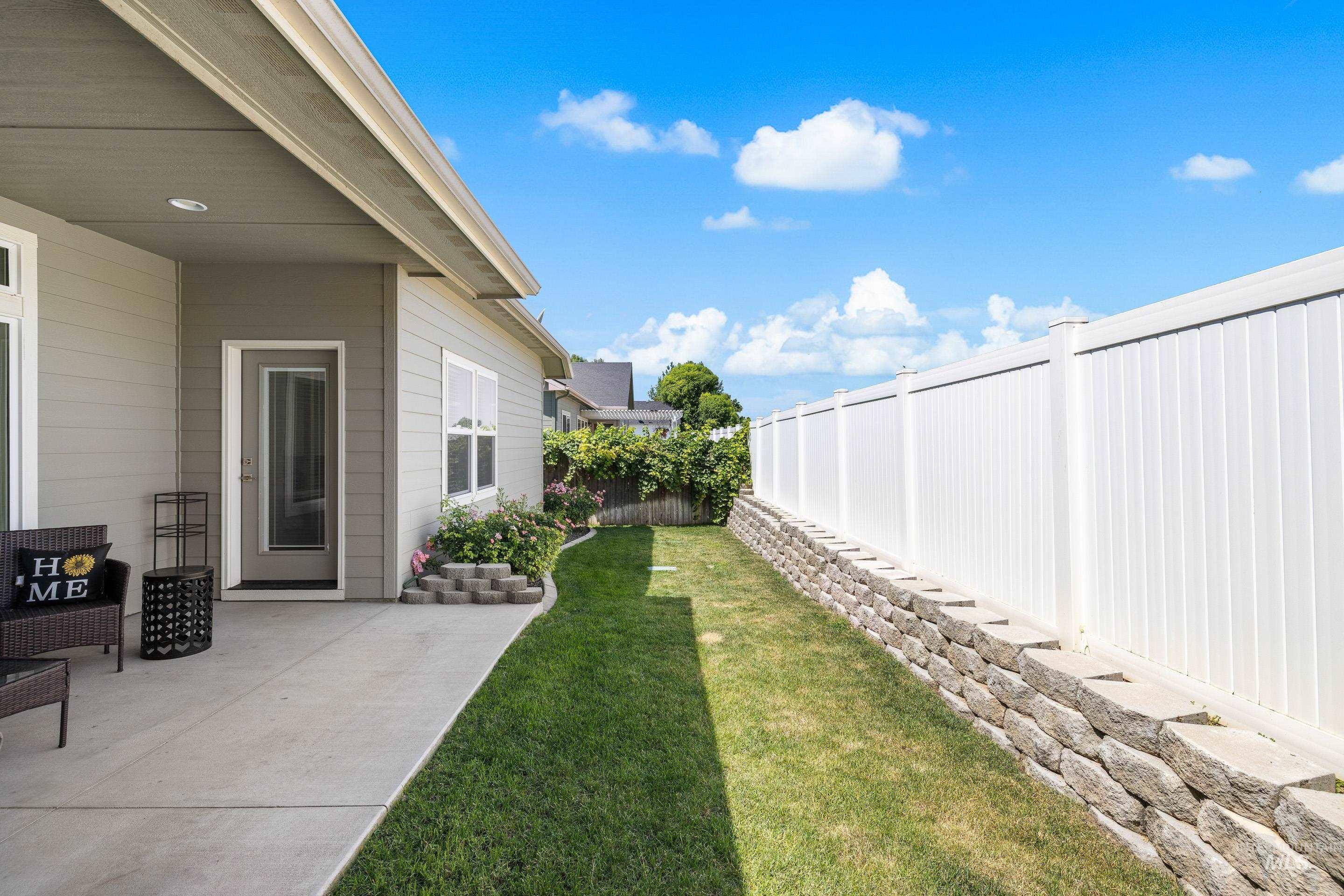 2709 Fallcrest St., Caldwell, Idaho 83607-5179, 3 Bedrooms, 2 Bathrooms, Residential For Sale, Price $440,000,MLS 98957141