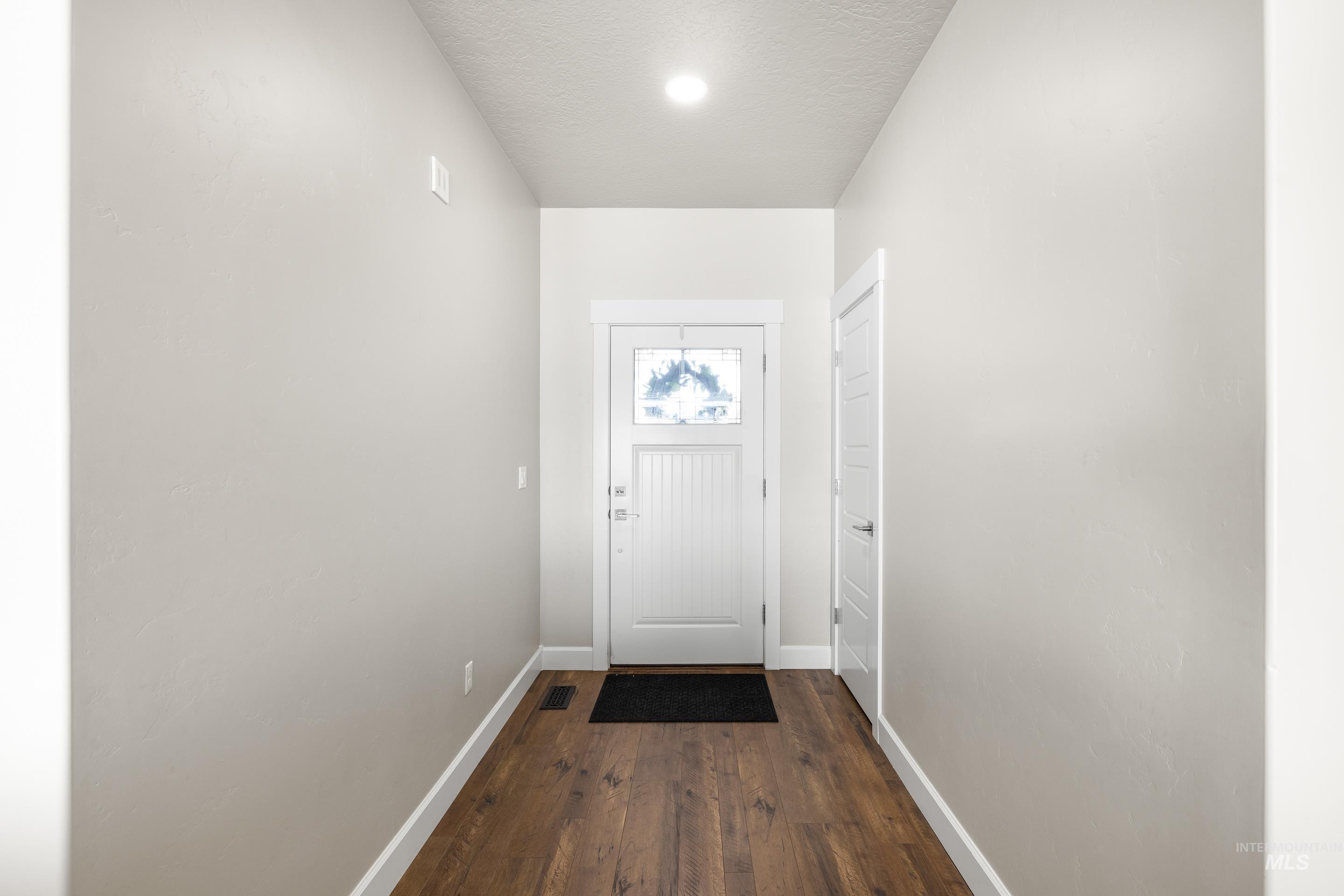 2709 Fallcrest St., Caldwell, Idaho 83607-5179, 3 Bedrooms, 2 Bathrooms, Residential For Sale, Price $440,000,MLS 98957141