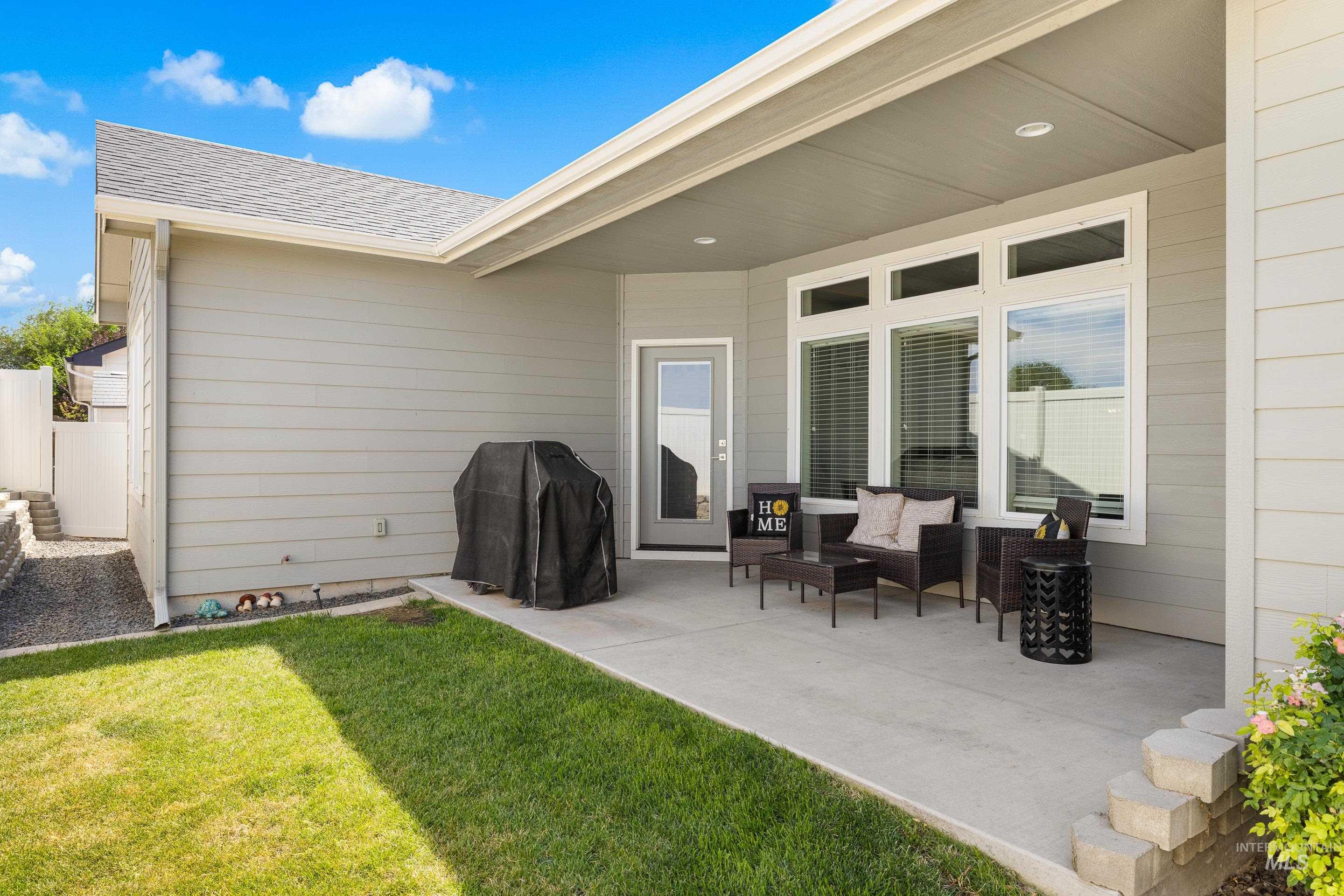 2709 Fallcrest St., Caldwell, Idaho 83607-5179, 3 Bedrooms, 2 Bathrooms, Residential For Sale, Price $440,000,MLS 98957141