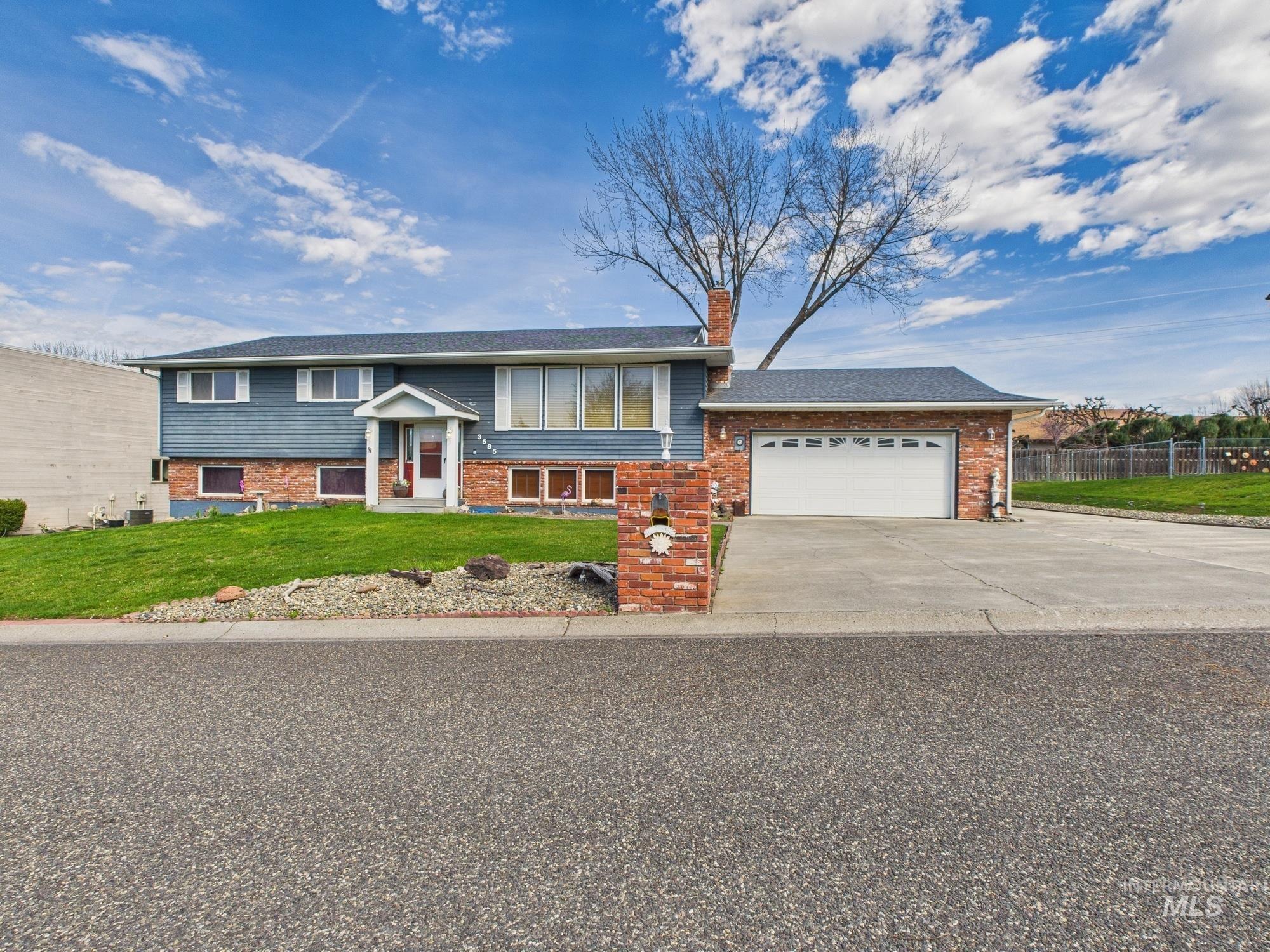 3585 Country Club Drive, Lewiston, Idaho 83501, 5 Bedrooms, 3 Bathrooms, Residential For Sale, Price $480,000, 98957165