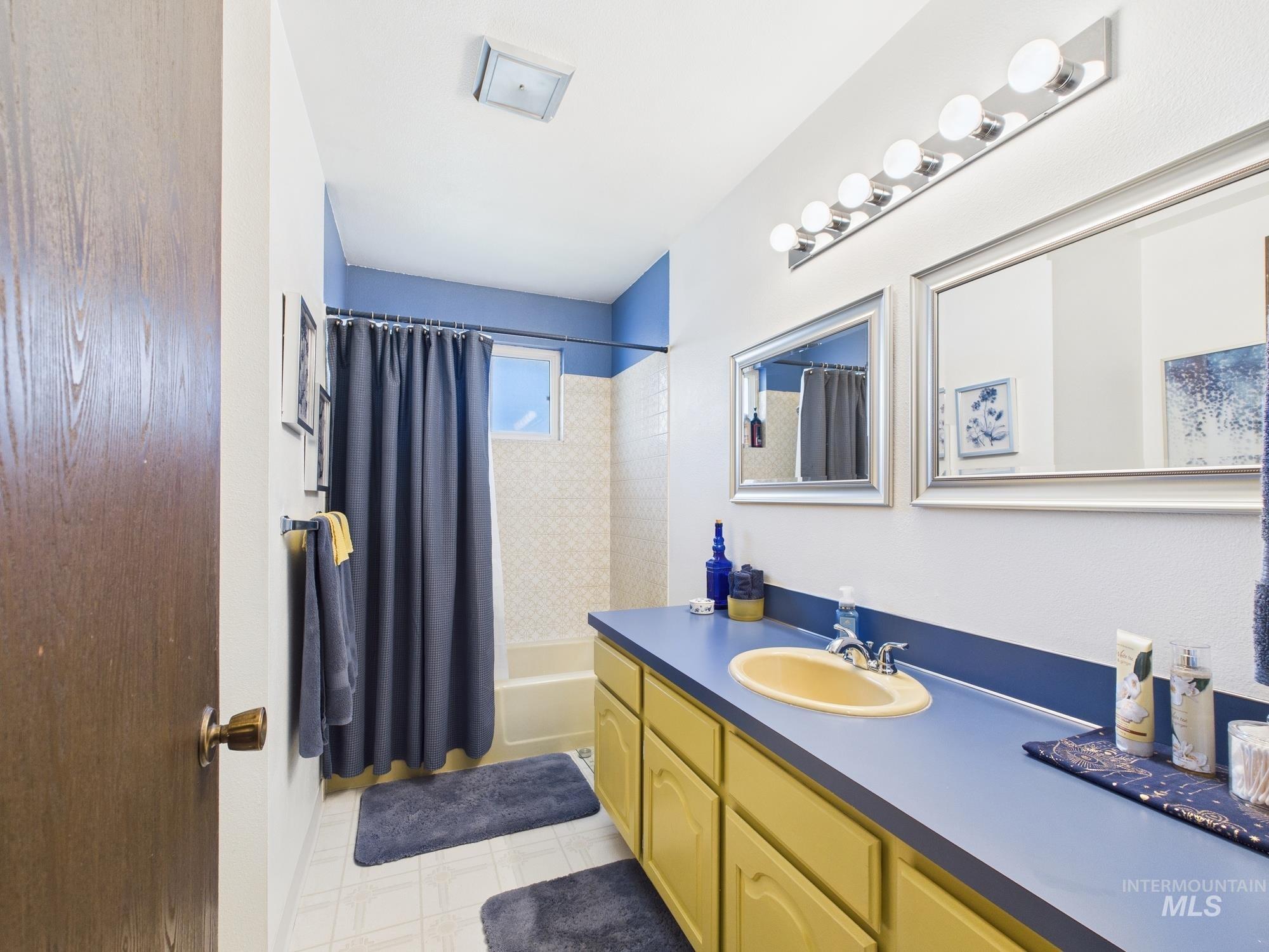 3585 Country Club Drive, Lewiston, Idaho 83501, 5 Bedrooms, 3 Bathrooms, Residential For Sale, Price $480,000, 98957165