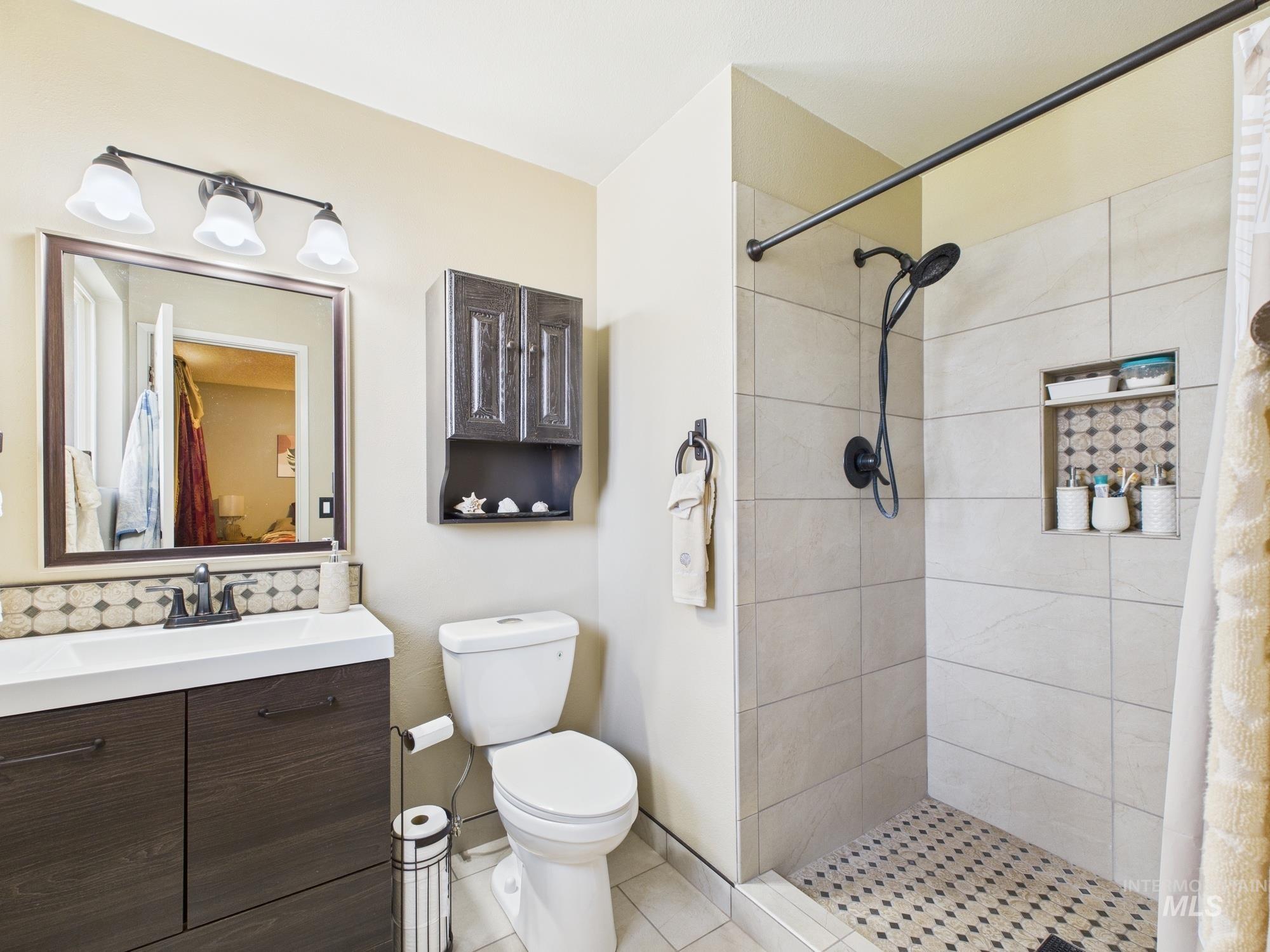 3585 Country Club Drive, Lewiston, Idaho 83501, 5 Bedrooms, 3 Bathrooms, Residential For Sale, Price $480,000, 98957165