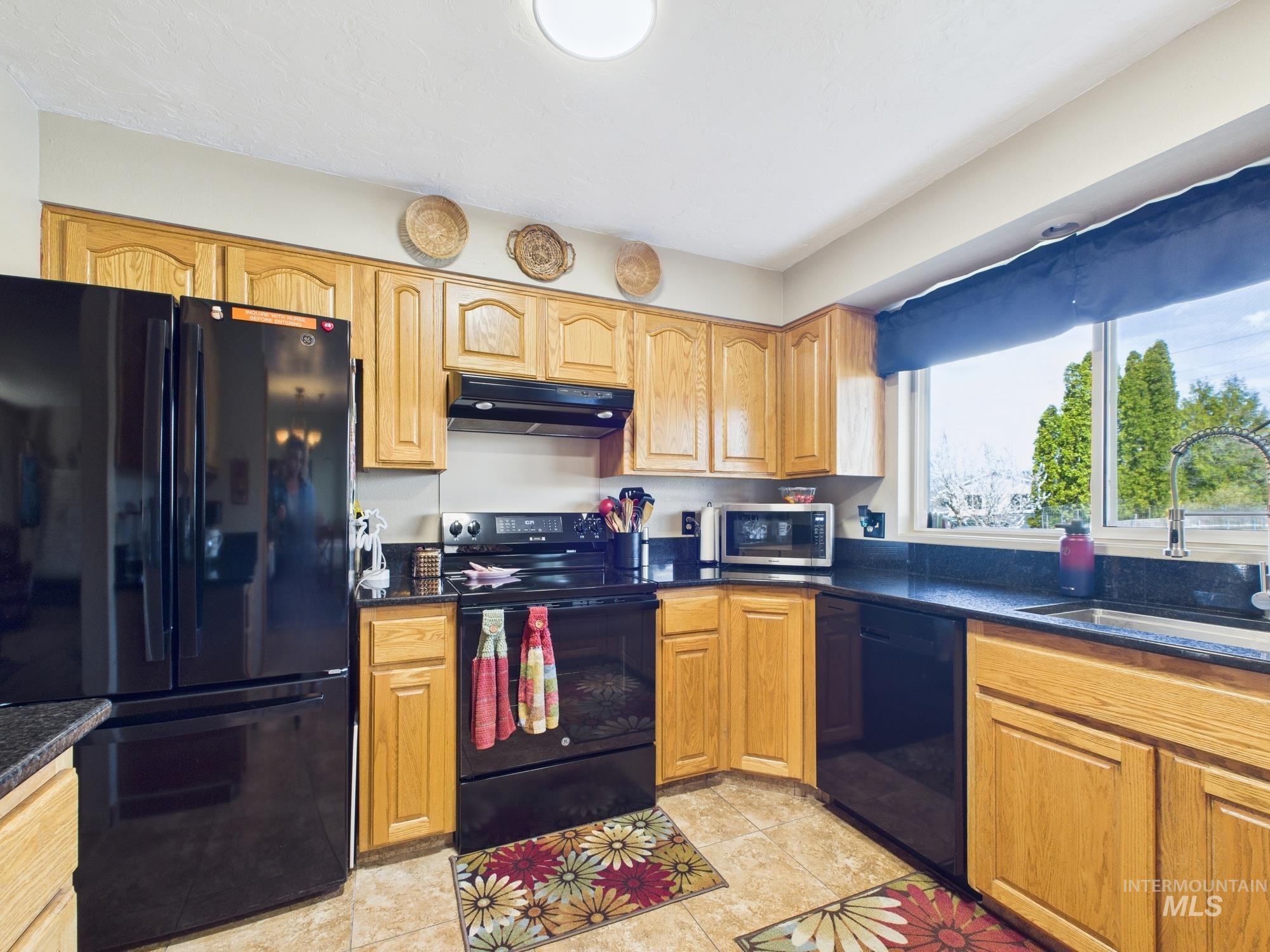 3585 Country Club Drive, Lewiston, Idaho 83501, 5 Bedrooms, 3 Bathrooms, Residential For Sale, Price $480,000, 98957165