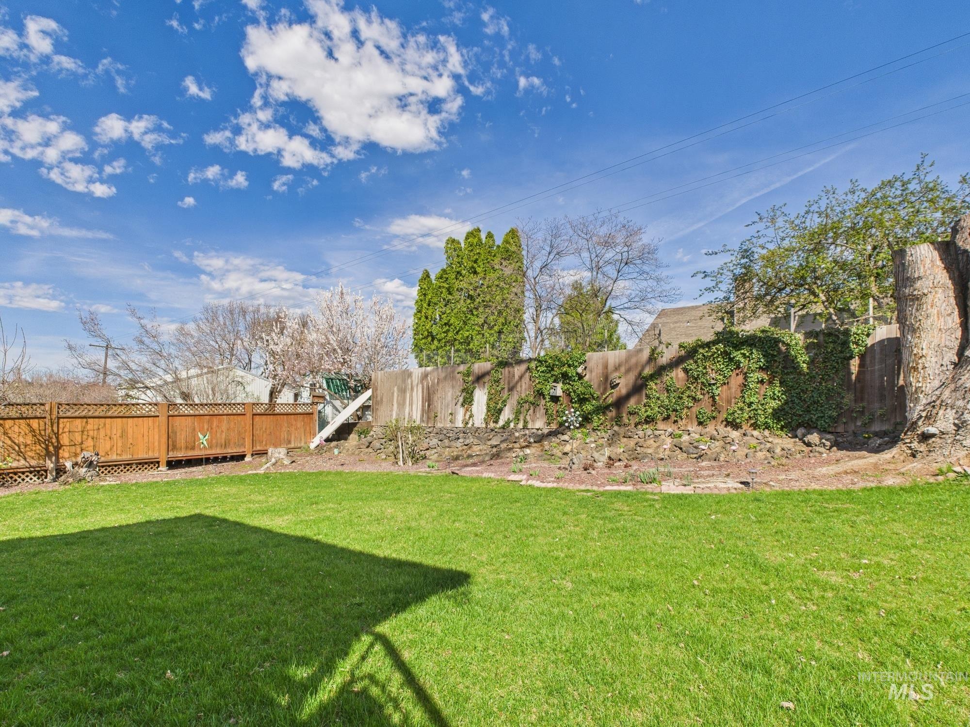 3585 Country Club Drive, Lewiston, Idaho 83501, 5 Bedrooms, 3 Bathrooms, Residential For Sale, Price $480,000, 98957165