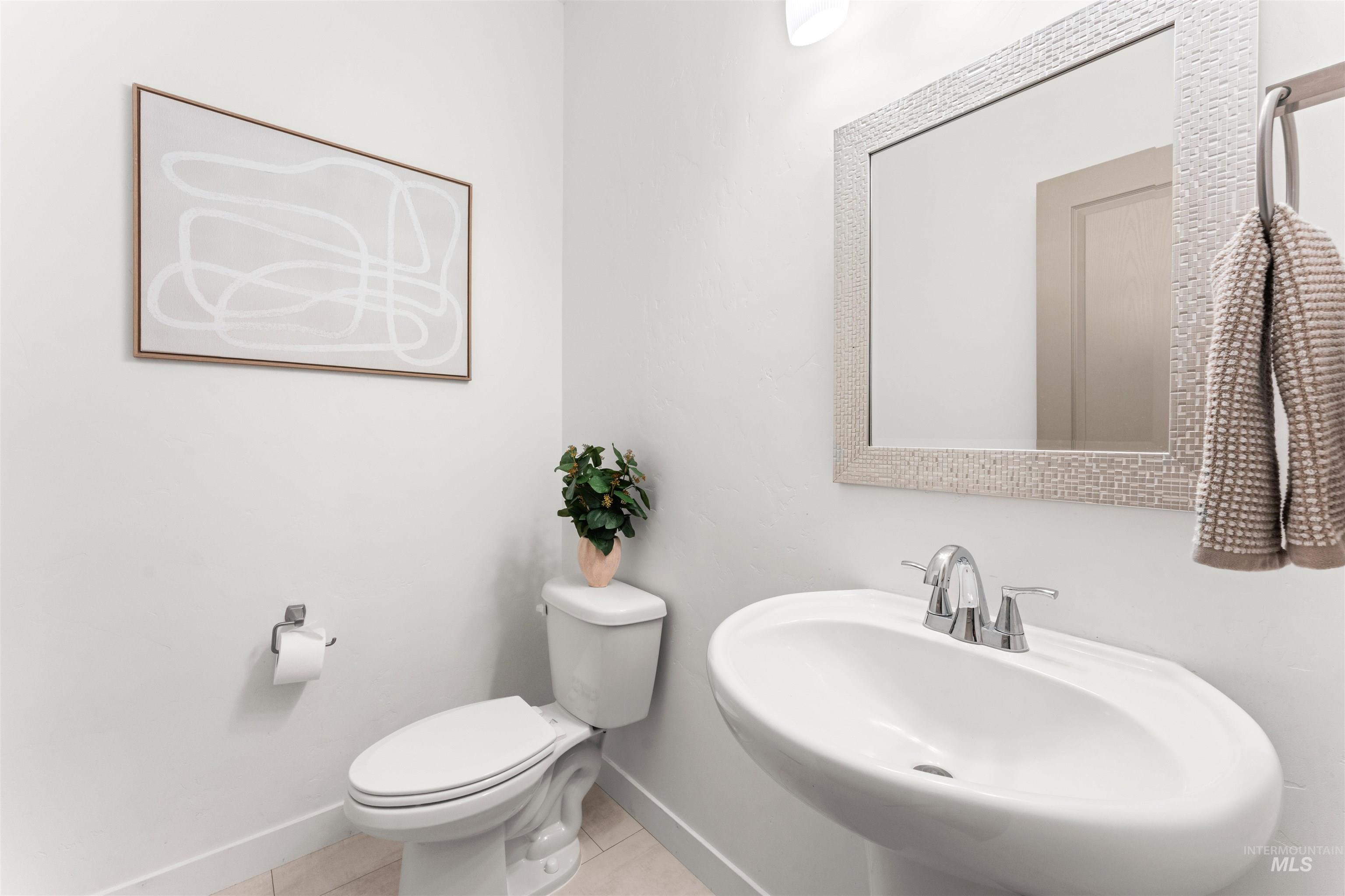 1983 W Bella Lane, Nampa, Idaho 83651, 3 Bedrooms, 2.5 Bathrooms, Residential Income For Sale, Price $375,000,MLS 98957171