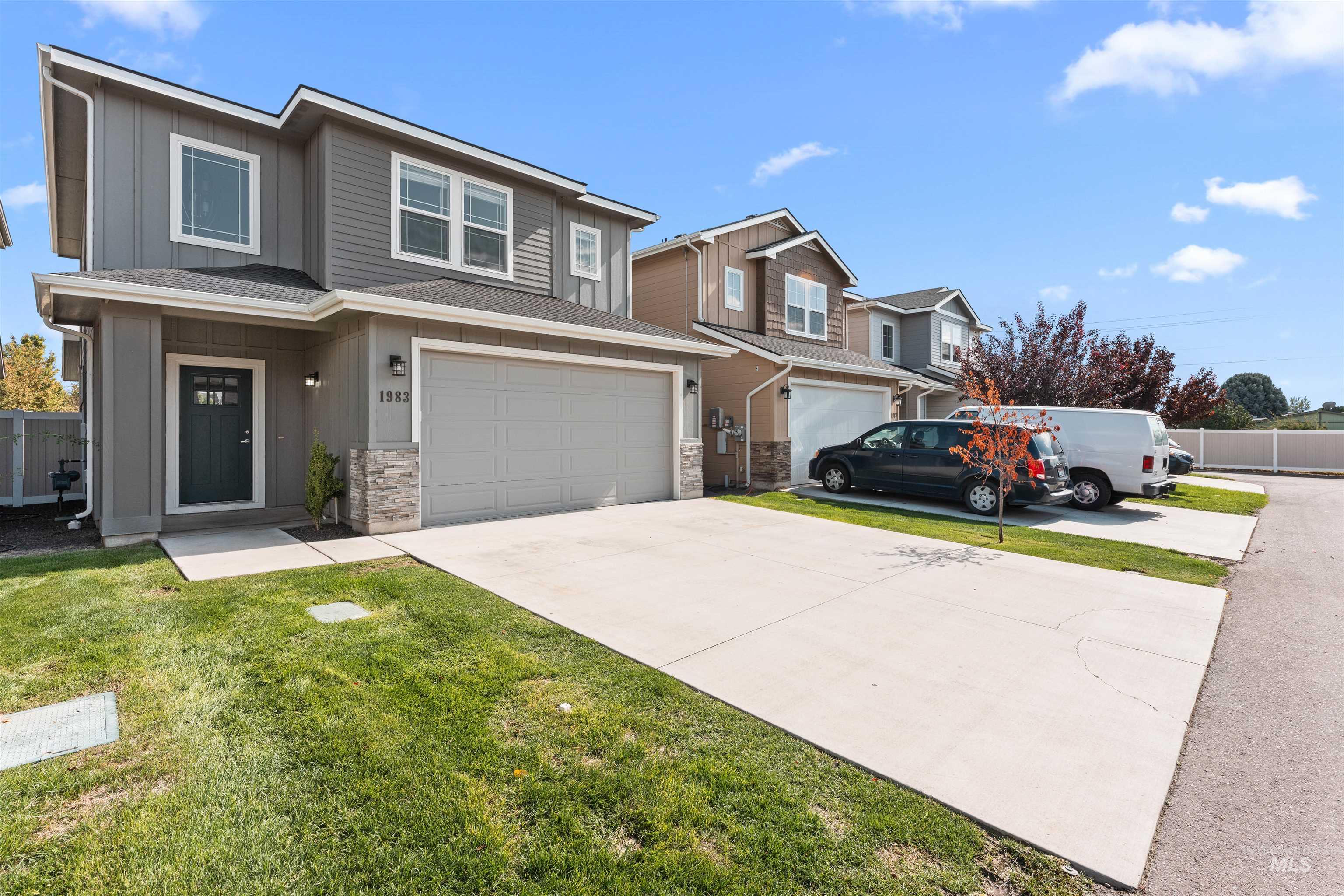 1983 W Bella Lane, Nampa, Idaho 83651, 3 Bedrooms, 2.5 Bathrooms, Residential Income For Sale, Price $375,000,MLS 98957171