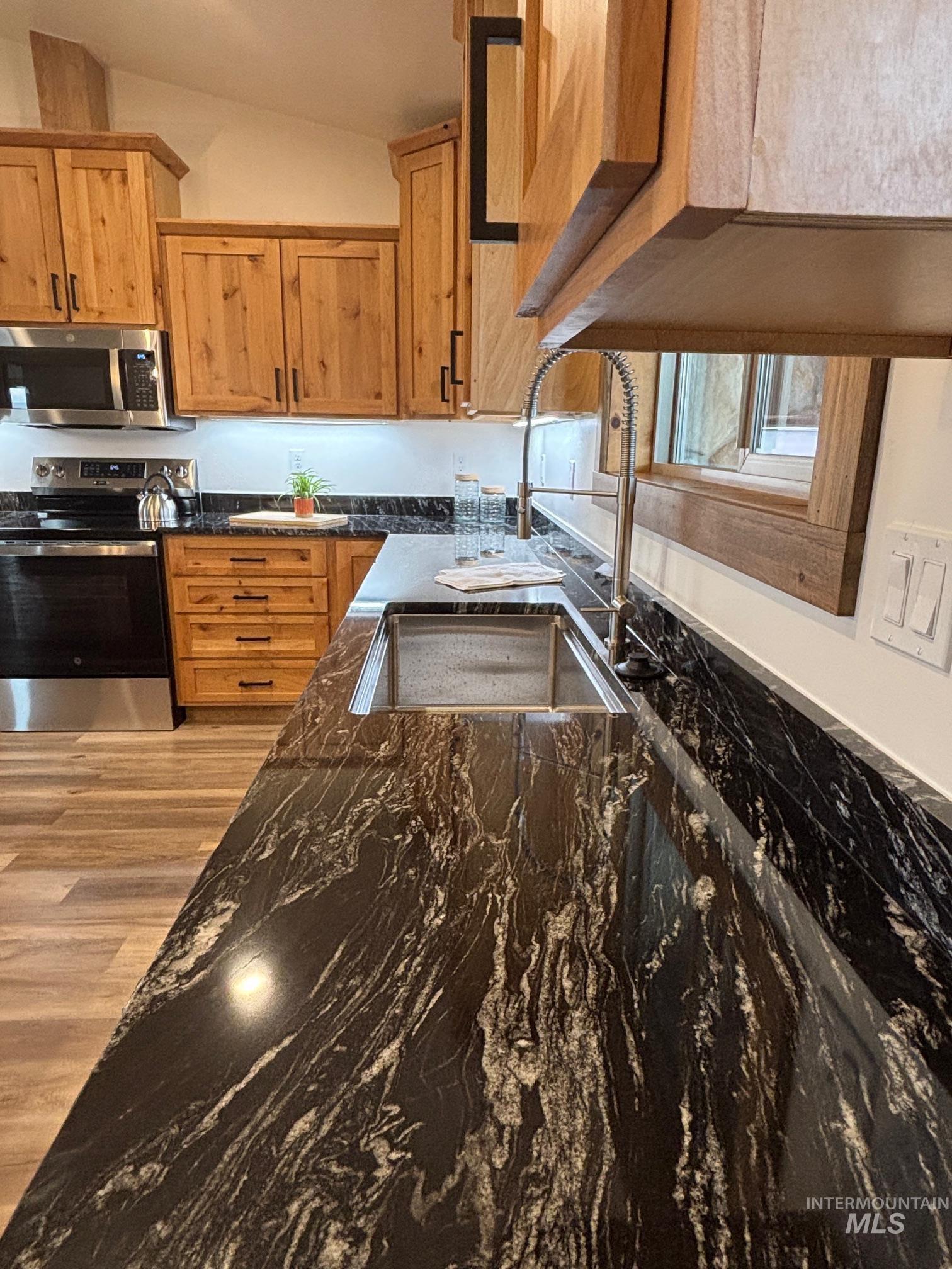 2211 Powers Drive, Lewiston, Idaho 83501, 3 Bedrooms, 2.5 Bathrooms, Residential For Sale, Price $527,000,MLS 98957174