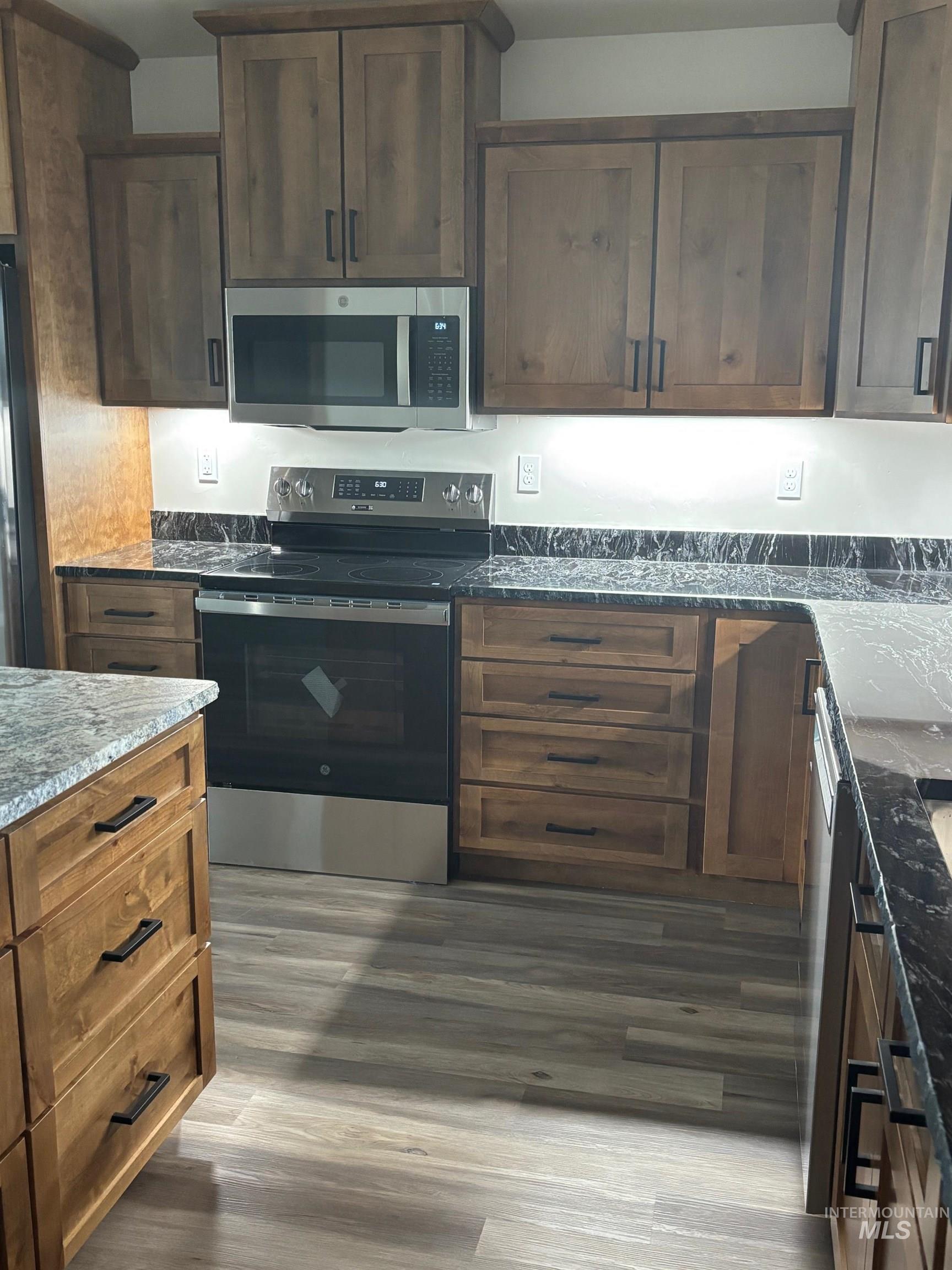 2213 Powers Drive, Lewiston, Idaho 83501, 3 Bedrooms, 2.5 Bathrooms, Residential For Sale, Price $530,000,MLS 98957177