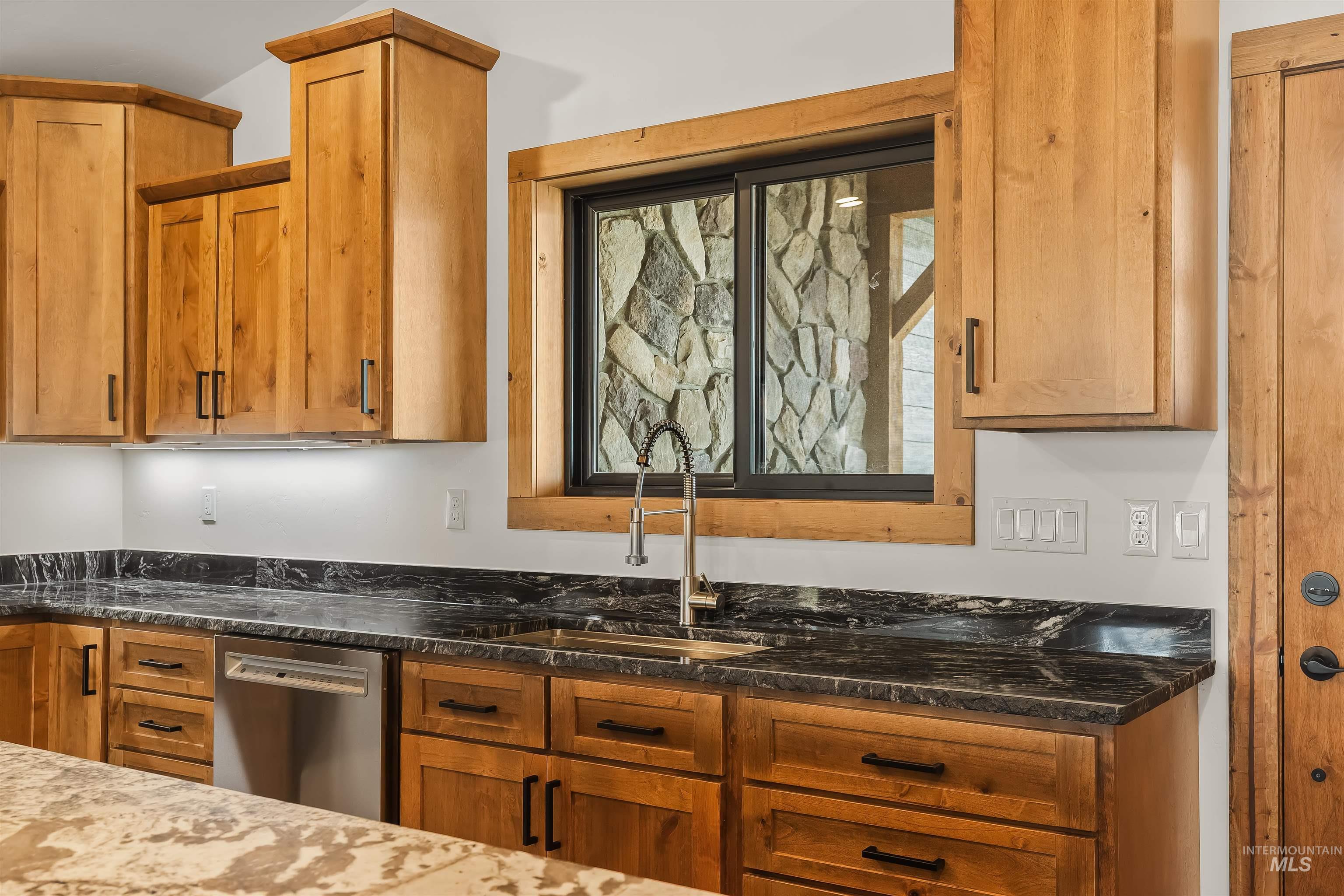 2213 Powers Drive, Lewiston, Idaho 83501, 3 Bedrooms, 2.5 Bathrooms, Residential For Sale, Price $530,000,MLS 98957177