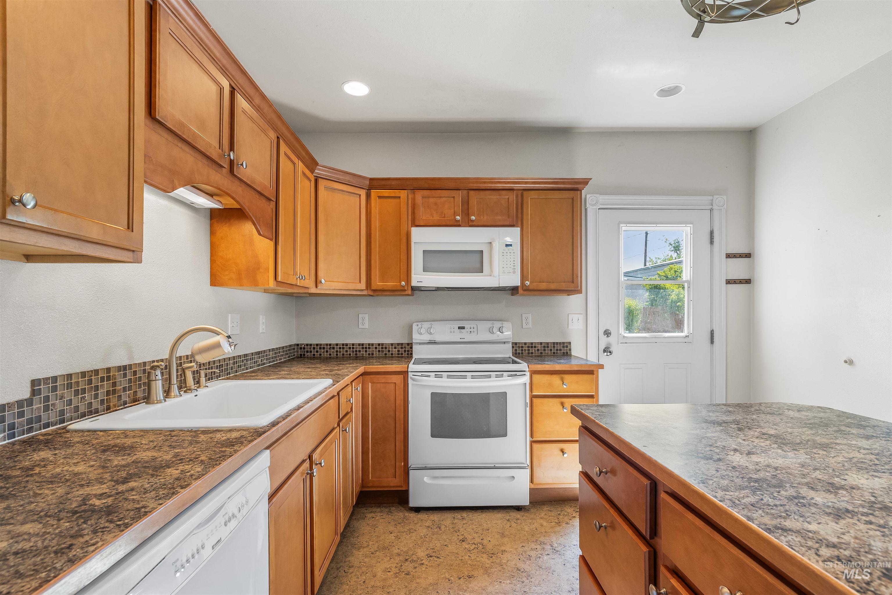 815 2nd Street, Asotin, Washington 99402, 4 Bedrooms, 2 Bathrooms, Residential For Sale, Price $334,900,MLS 98957301