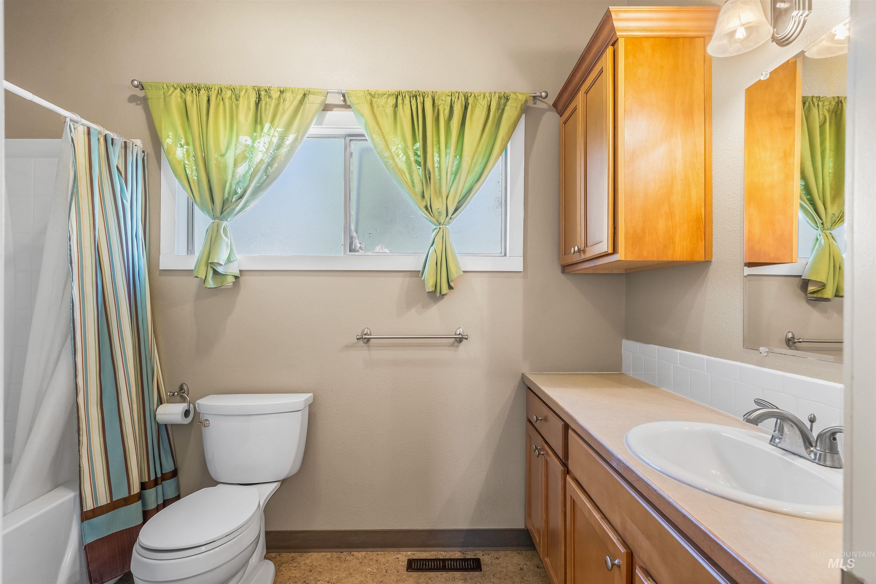 815 2nd Street, Asotin, Washington 99402, 4 Bedrooms, 2 Bathrooms, Residential For Sale, Price $334,900,MLS 98957301