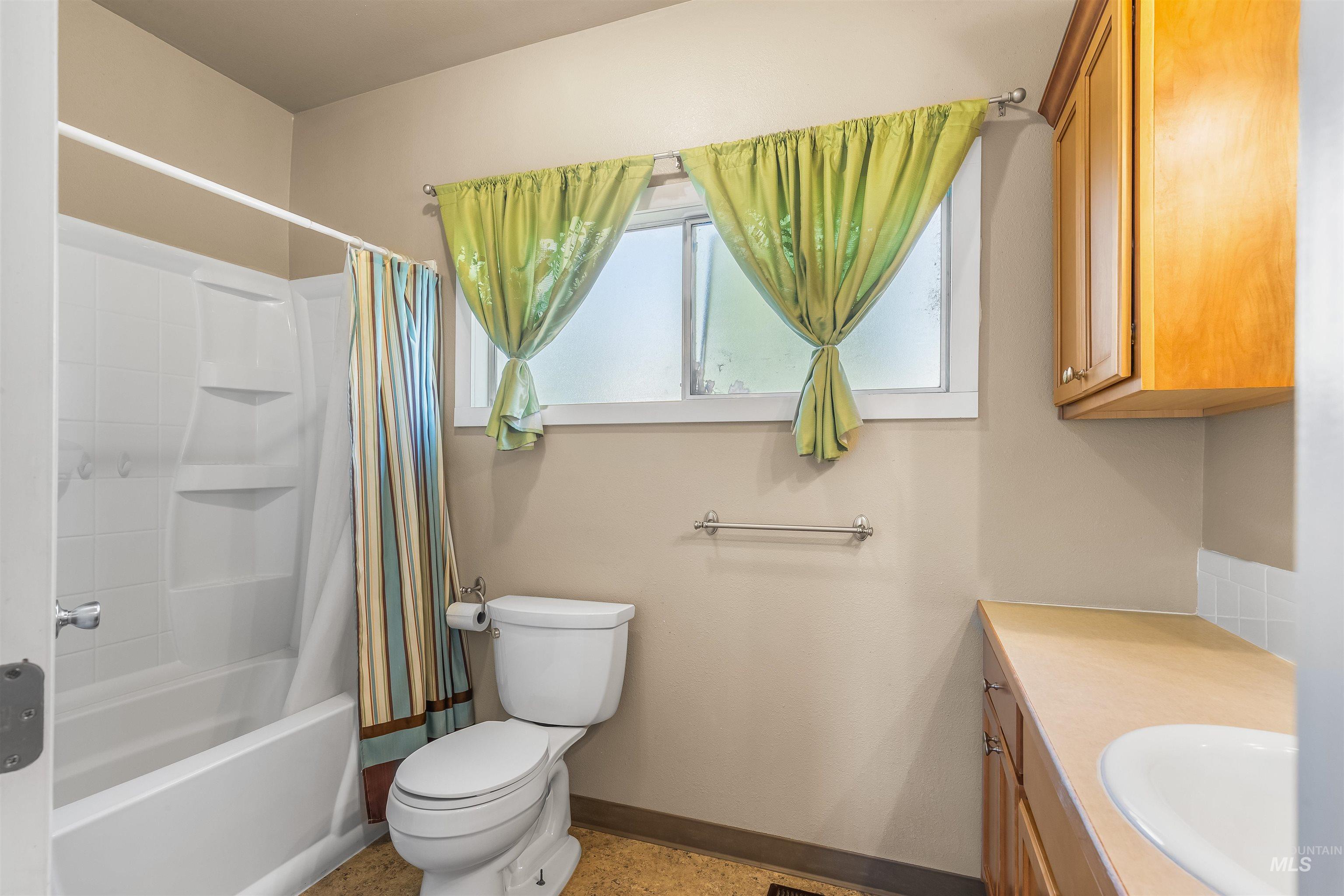 815 2nd Street, Asotin, Washington 99402, 4 Bedrooms, 2 Bathrooms, Residential For Sale, Price $334,900,MLS 98957301