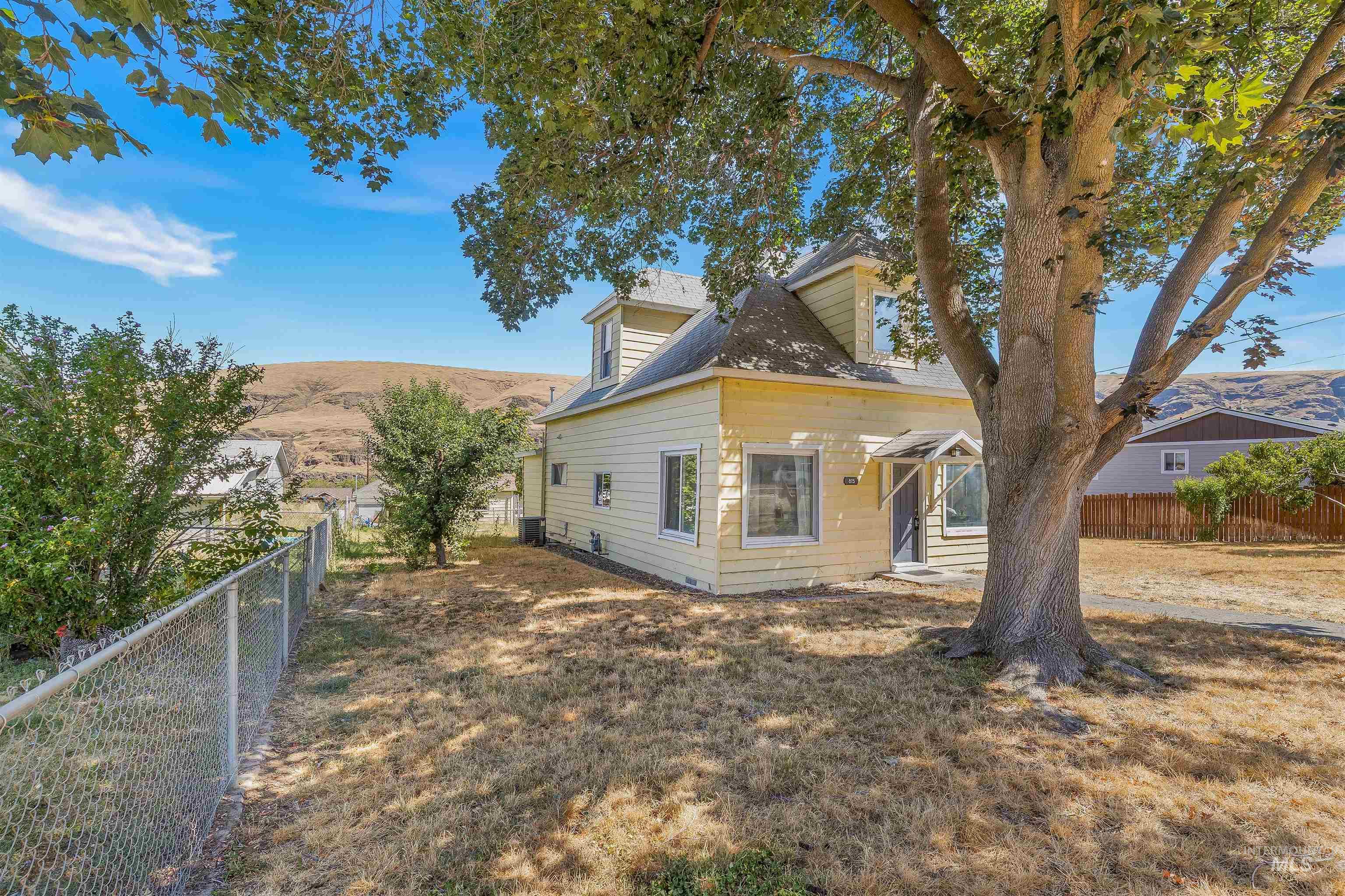 815 2nd Street, Asotin, Washington 99402, 4 Bedrooms, 2 Bathrooms, Residential For Sale, Price $334,900,MLS 98957301