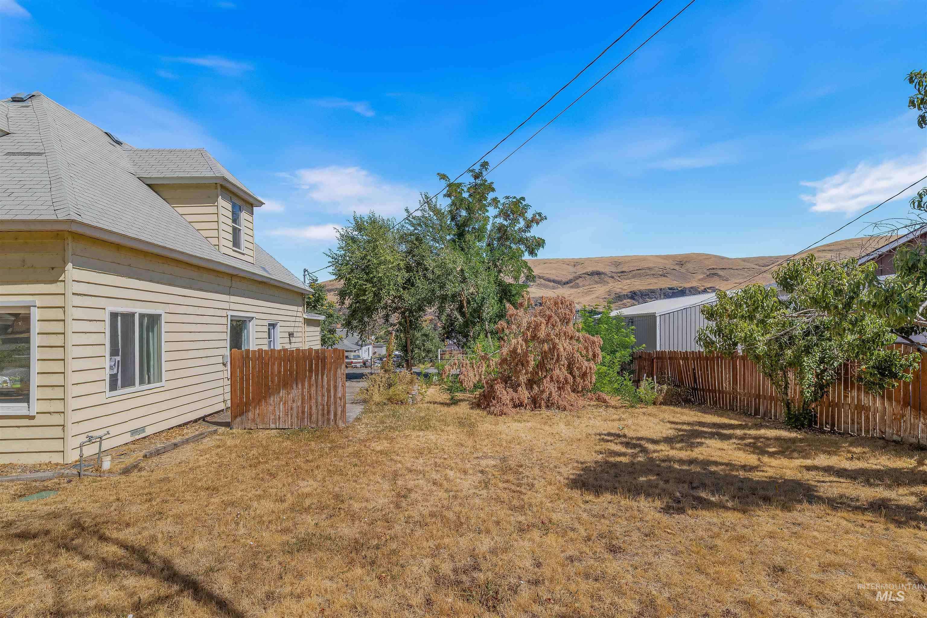 815 2nd Street, Asotin, Washington 99402, 4 Bedrooms, 2 Bathrooms, Residential For Sale, Price $334,900,MLS 98957301