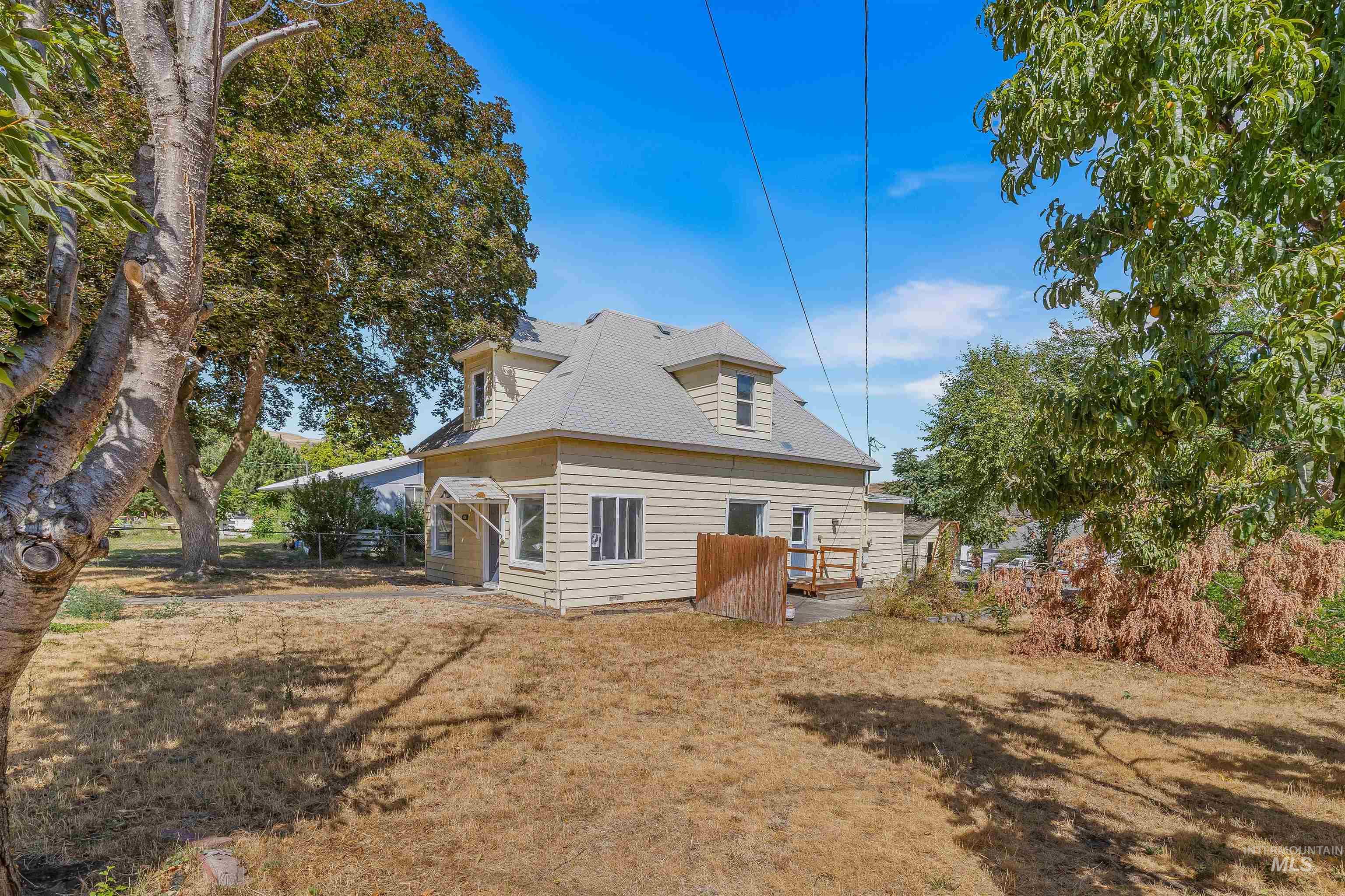 815 2nd Street, Asotin, Washington 99402, 4 Bedrooms, 2 Bathrooms, Residential For Sale, Price $334,900,MLS 98957301