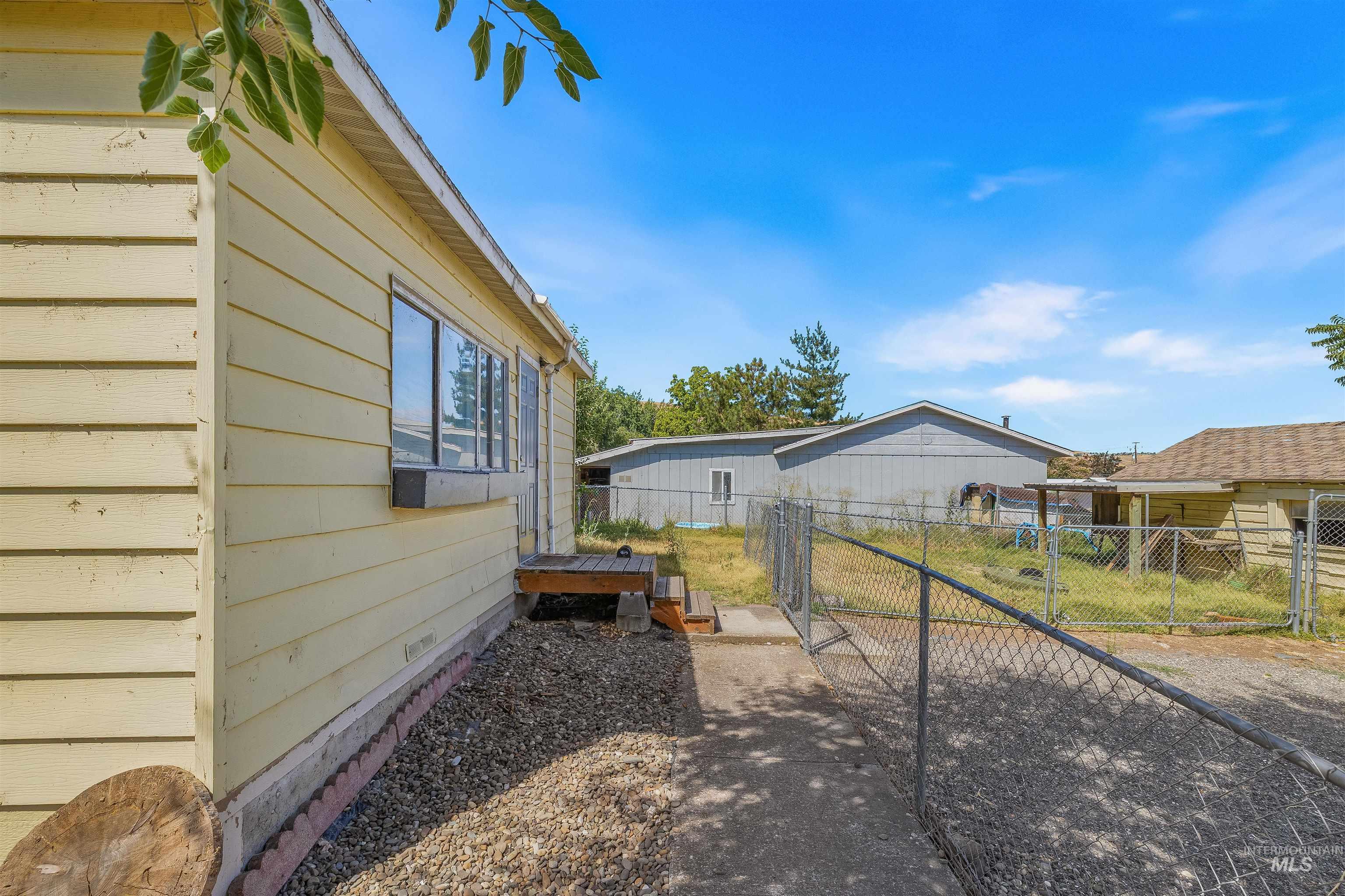 815 2nd Street, Asotin, Washington 99402, 4 Bedrooms, 2 Bathrooms, Residential For Sale, Price $334,900,MLS 98957301