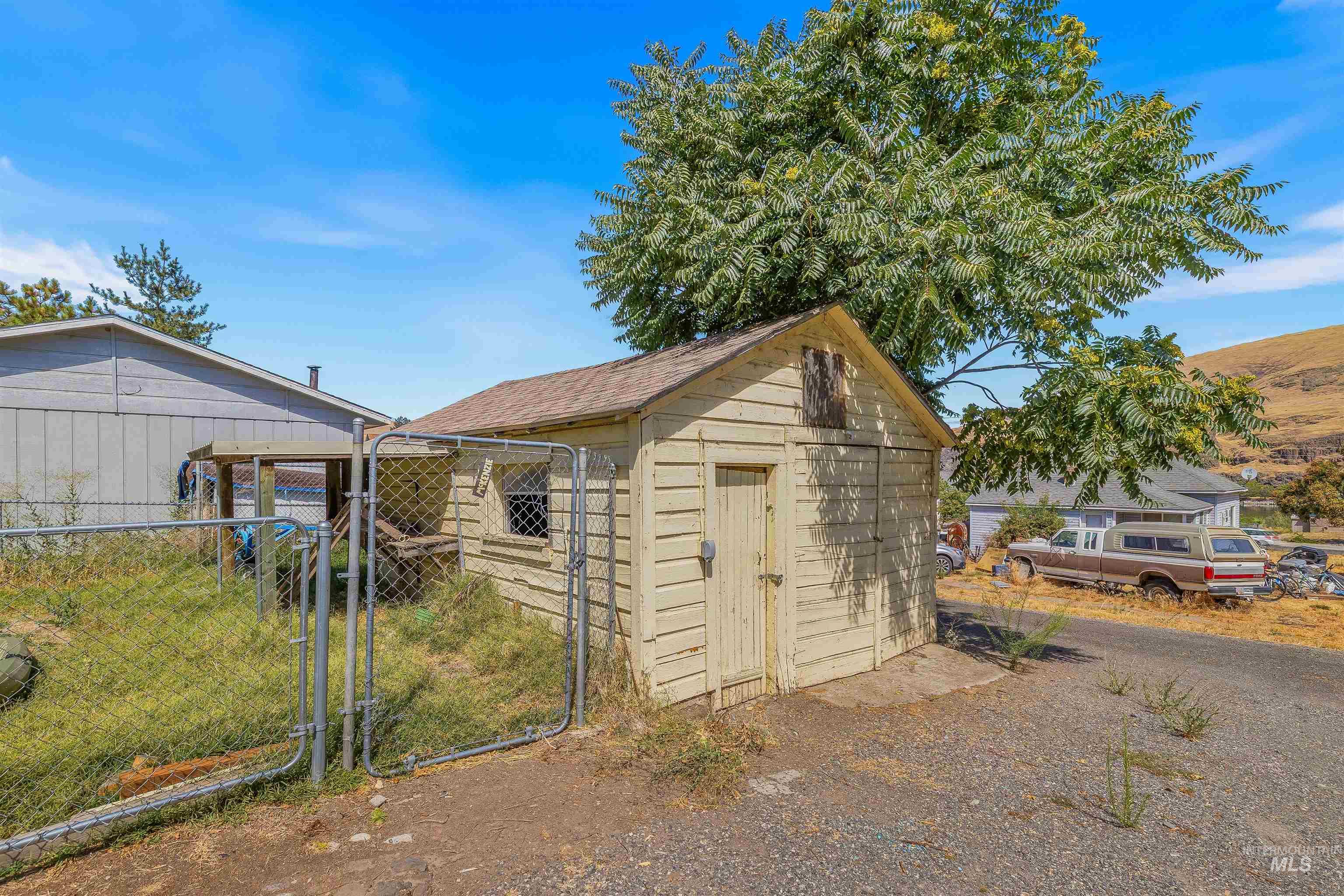 815 2nd Street, Asotin, Washington 99402, 4 Bedrooms, 2 Bathrooms, Residential For Sale, Price $334,900,MLS 98957301