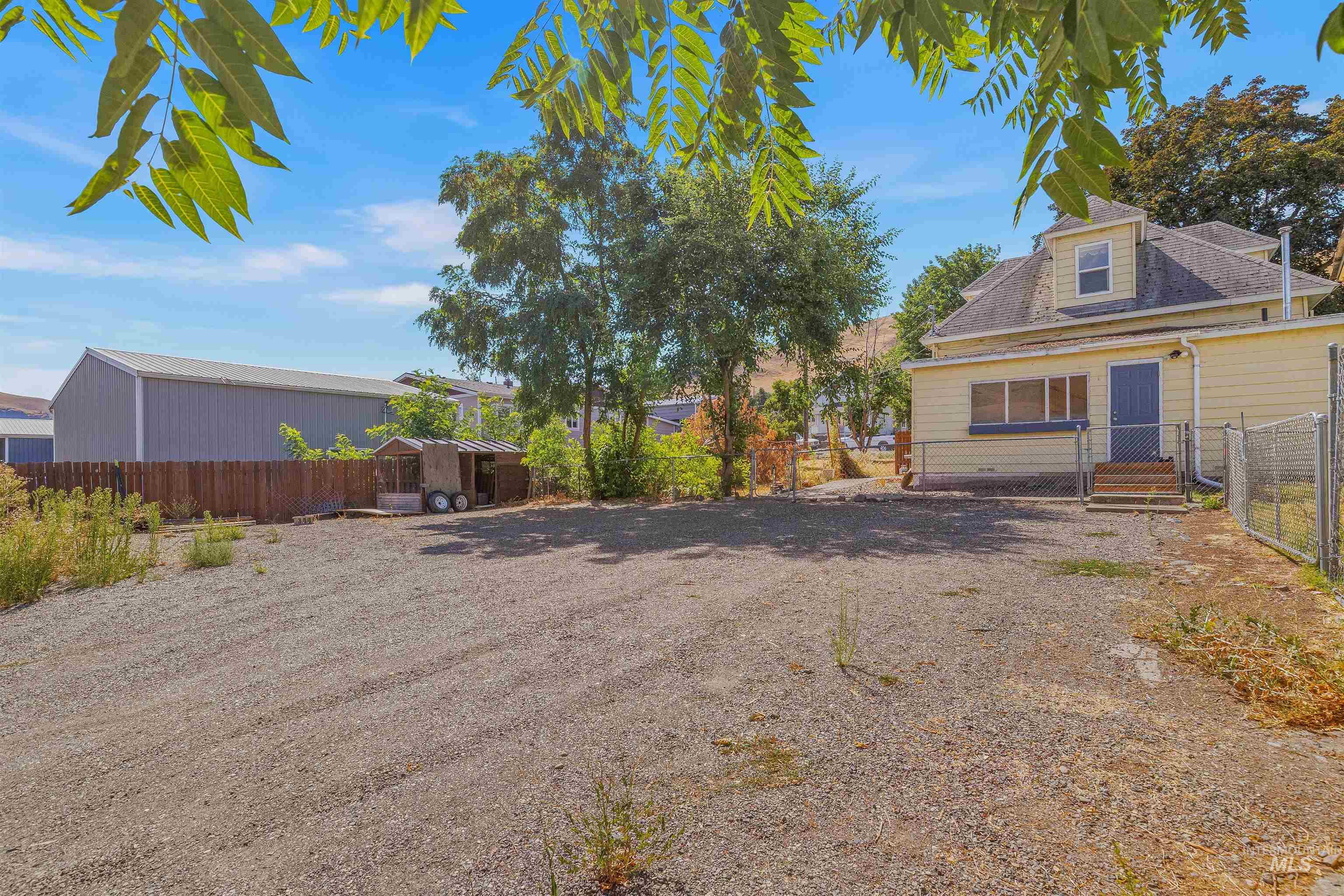 815 2nd Street, Asotin, Washington 99402, 4 Bedrooms, 2 Bathrooms, Residential For Sale, Price $334,900,MLS 98957301