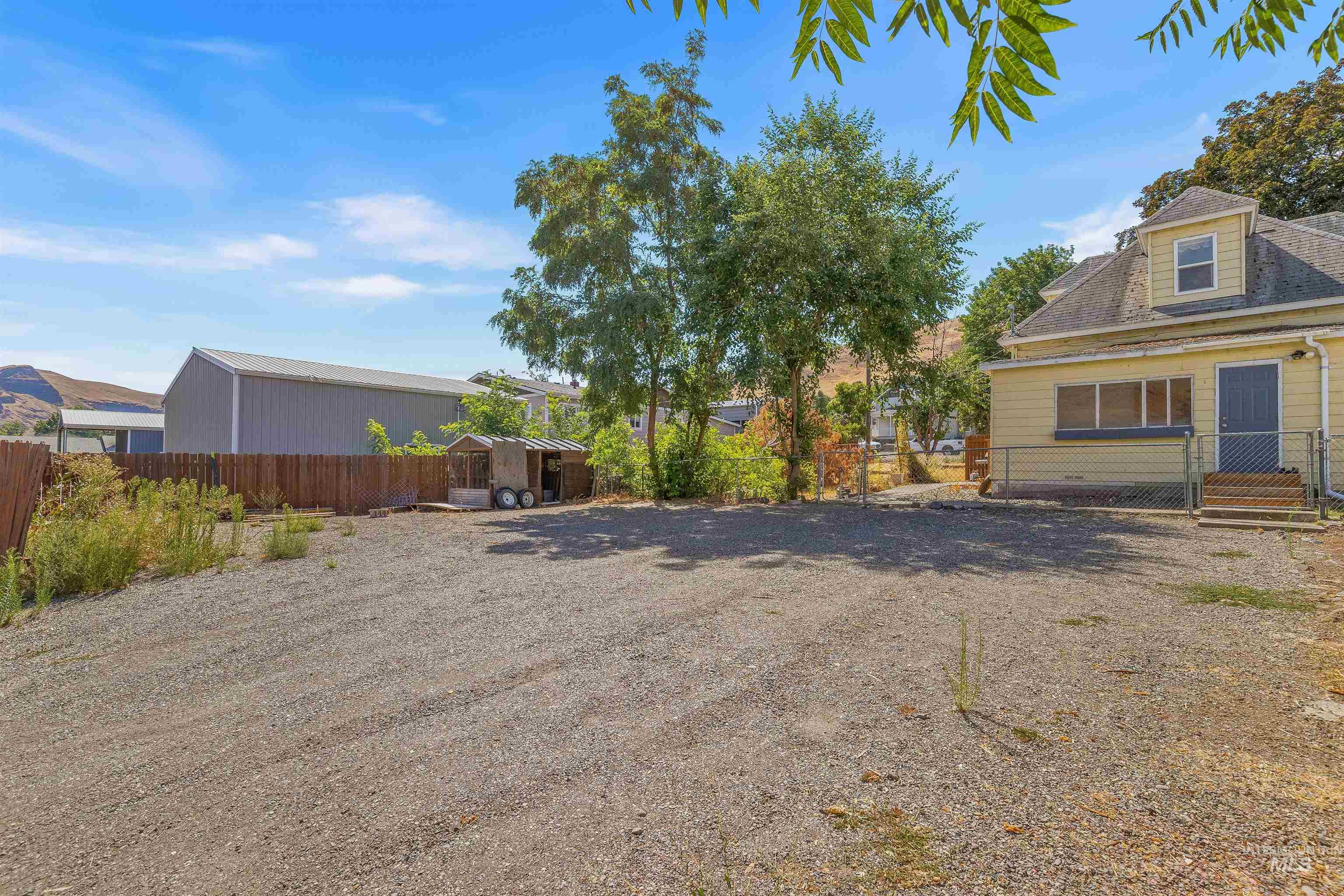 815 2nd Street, Asotin, Washington 99402, 4 Bedrooms, 2 Bathrooms, Residential For Sale, Price $334,900,MLS 98957301