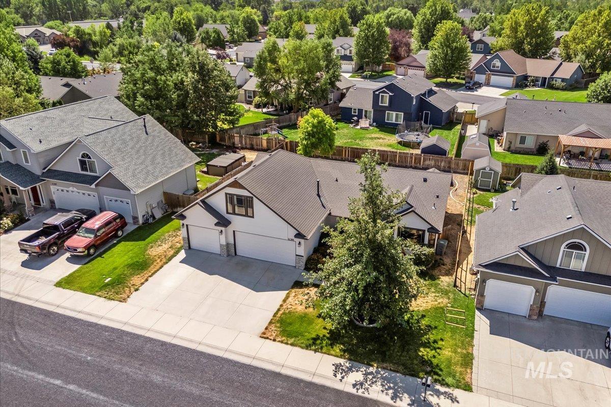 11391 W Andromeda St, Star, Idaho 83669, 3 Bedrooms, 2.5 Bathrooms, Residential For Sale, Price $430,000,MLS 98957425