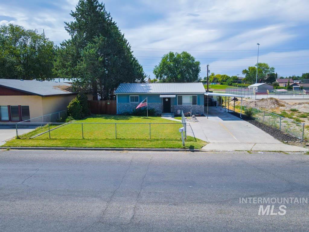 99 NW 9th St, Ontario, Oregon 97914-0000, 3 Bedrooms, 2 Bathrooms, Residential For Sale, Price $264,999,MLS 98957460