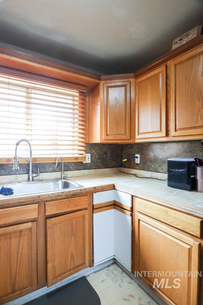 99 NW 9th St, Ontario, Oregon 97914-0000, 3 Bedrooms, 2 Bathrooms, Residential For Sale, Price $264,999,MLS 98957460