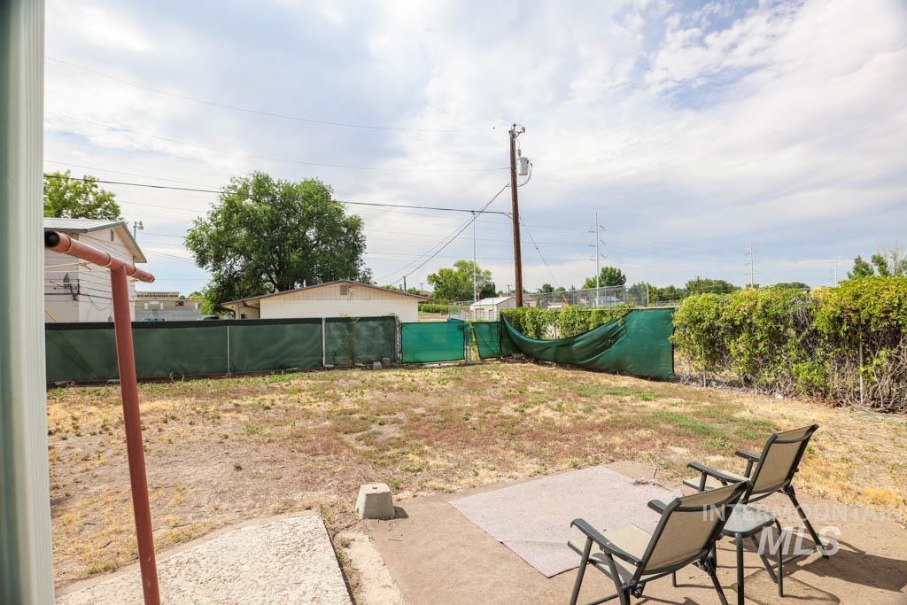 99 NW 9th St, Ontario, Oregon 97914-0000, 3 Bedrooms, 2 Bathrooms, Residential For Sale, Price $264,999,MLS 98957460