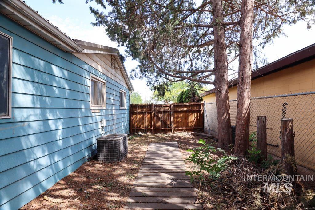 99 NW 9th St, Ontario, Oregon 97914-0000, 3 Bedrooms, 2 Bathrooms, Residential For Sale, Price $264,999,MLS 98957460