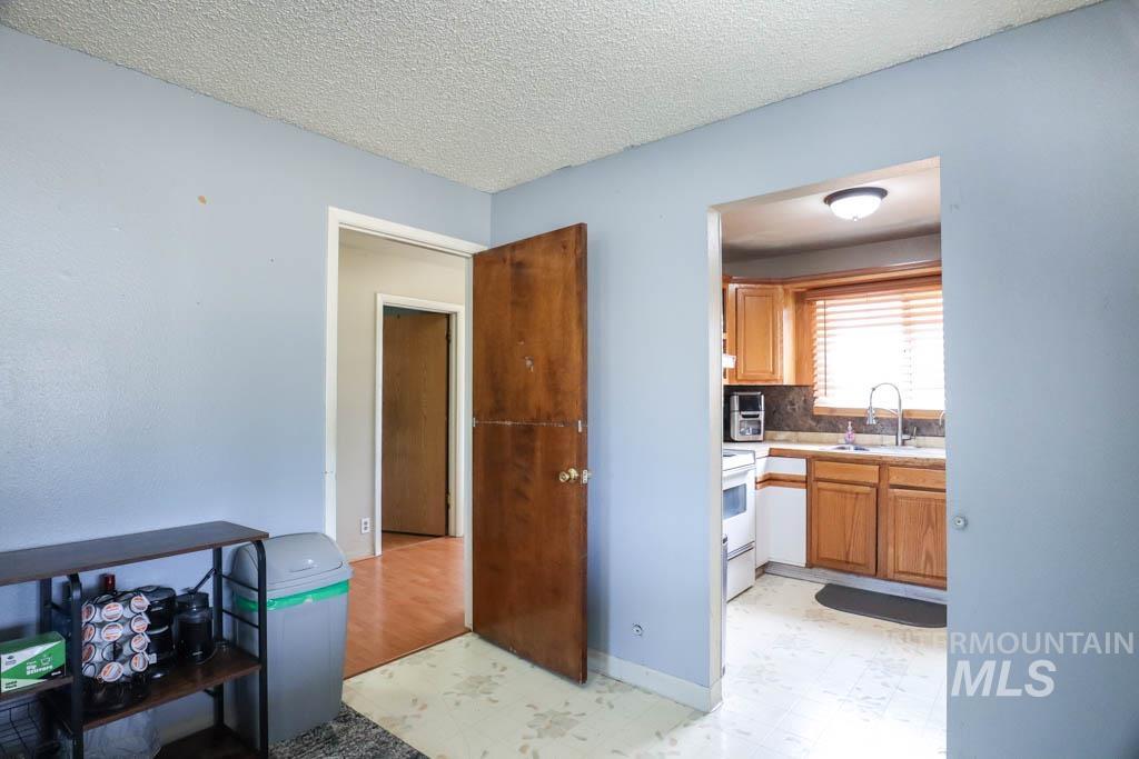 99 NW 9th St, Ontario, Oregon 97914-0000, 3 Bedrooms, 2 Bathrooms, Residential For Sale, Price $264,999,MLS 98957460