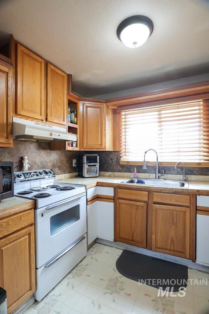 99 NW 9th St, Ontario, Oregon 97914-0000, 3 Bedrooms, 2 Bathrooms, Residential For Sale, Price $264,999,MLS 98957460