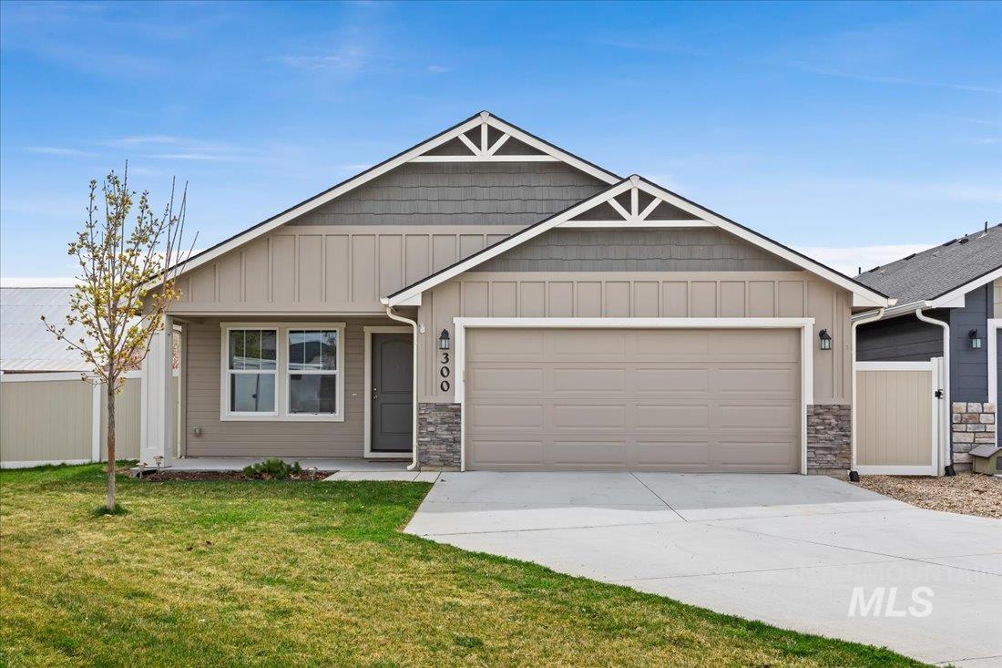 300 Crimson Circle S, Fruitland, Idaho 83619, 3 Bedrooms, 2 Bathrooms, Residential For Sale, Price $355,000,MLS 98957507
