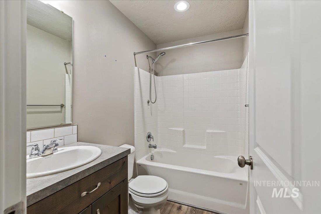 300 Crimson Circle S, Fruitland, Idaho 83619, 3 Bedrooms, 2 Bathrooms, Residential For Sale, Price $355,000,MLS 98957507