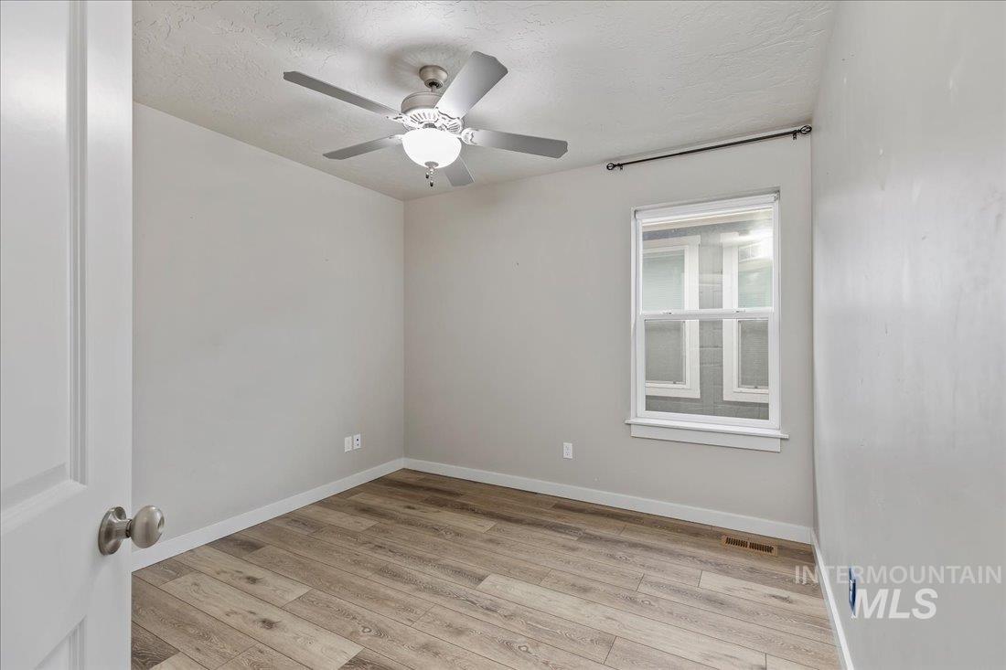 300 Crimson Circle S, Fruitland, Idaho 83619, 3 Bedrooms, 2 Bathrooms, Residential For Sale, Price $355,000,MLS 98957507