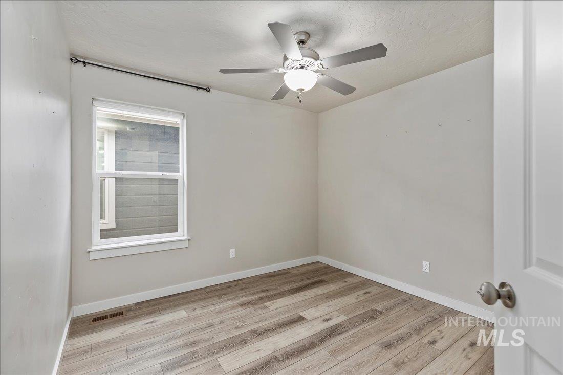 300 Crimson Circle S, Fruitland, Idaho 83619, 3 Bedrooms, 2 Bathrooms, Residential For Sale, Price $355,000,MLS 98957507