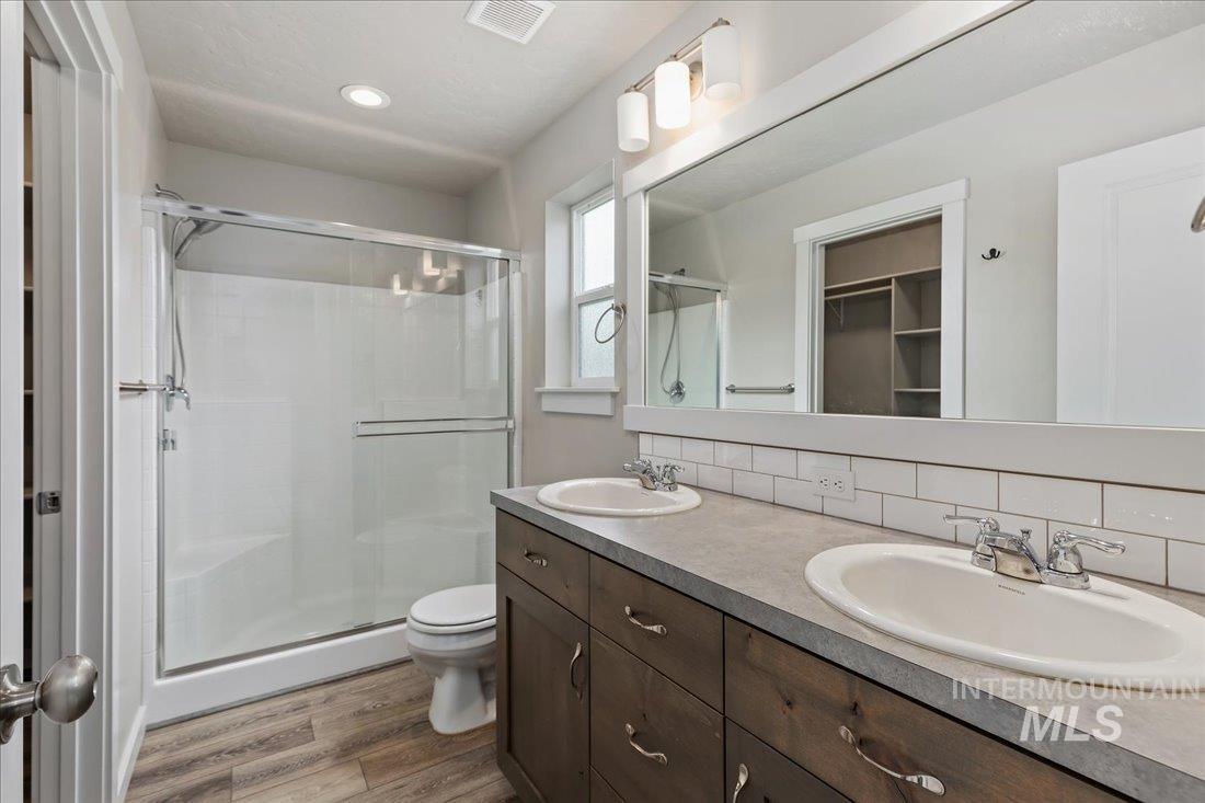 300 Crimson Circle S, Fruitland, Idaho 83619, 3 Bedrooms, 2 Bathrooms, Residential For Sale, Price $355,000,MLS 98957507