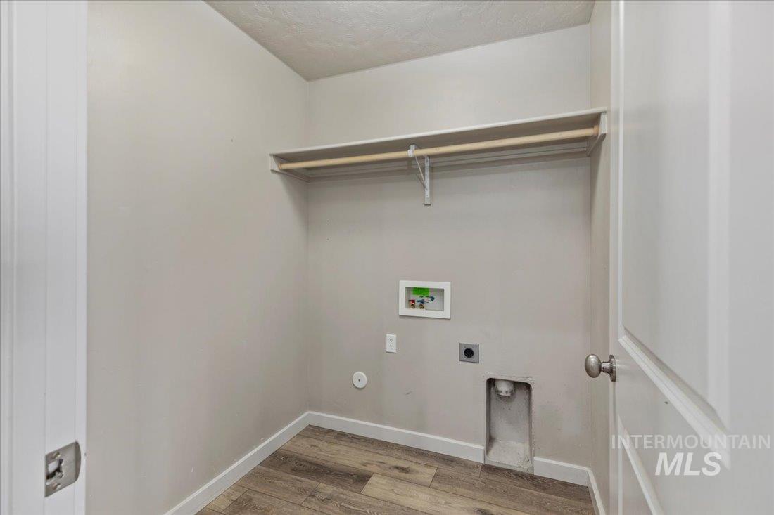 300 Crimson Circle S, Fruitland, Idaho 83619, 3 Bedrooms, 2 Bathrooms, Residential For Sale, Price $355,000,MLS 98957507