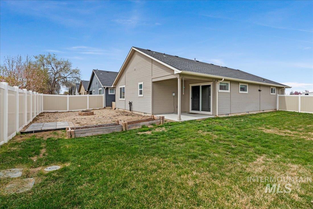 300 Crimson Circle S, Fruitland, Idaho 83619, 3 Bedrooms, 2 Bathrooms, Residential For Sale, Price $355,000,MLS 98957507