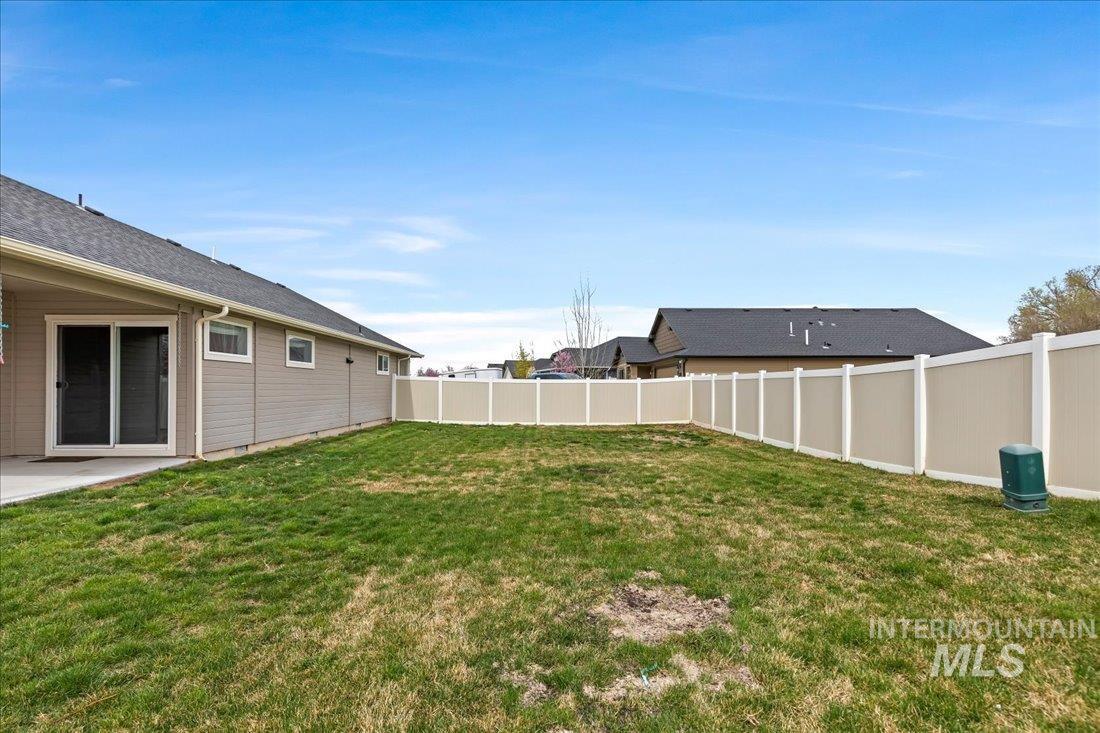 300 Crimson Circle S, Fruitland, Idaho 83619, 3 Bedrooms, 2 Bathrooms, Residential For Sale, Price $355,000,MLS 98957507