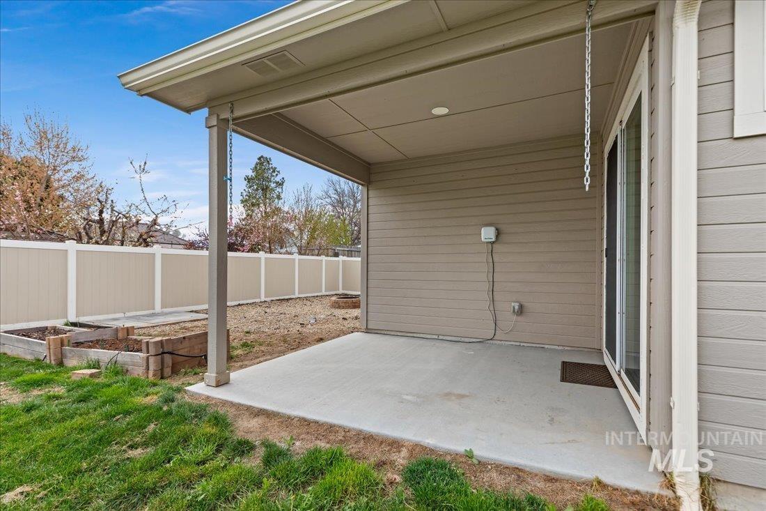 300 Crimson Circle S, Fruitland, Idaho 83619, 3 Bedrooms, 2 Bathrooms, Residential For Sale, Price $355,000,MLS 98957507