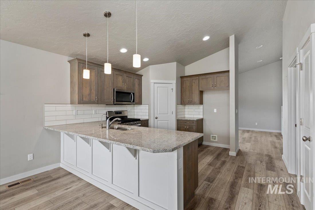 300 Crimson Circle S, Fruitland, Idaho 83619, 3 Bedrooms, 2 Bathrooms, Residential For Sale, Price $355,000,MLS 98957507