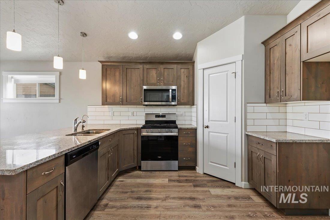 300 Crimson Circle S, Fruitland, Idaho 83619, 3 Bedrooms, 2 Bathrooms, Residential For Sale, Price $355,000,MLS 98957507