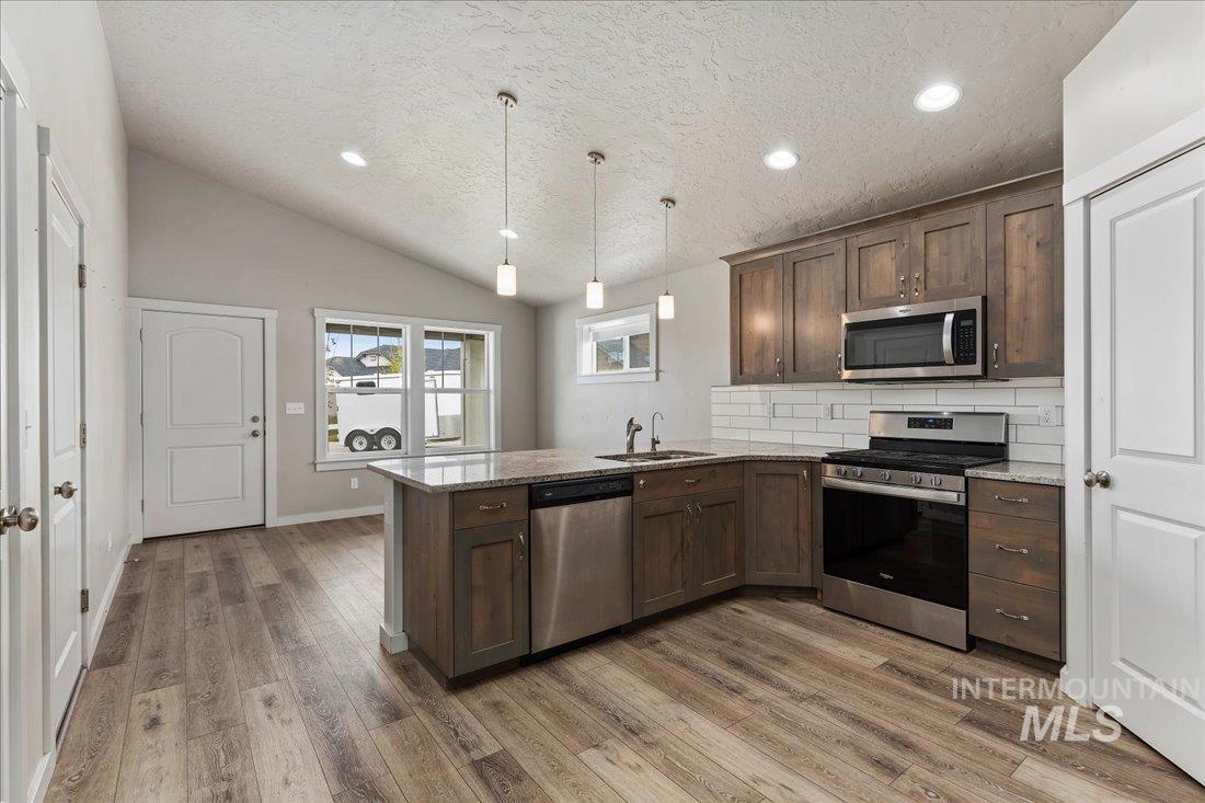 300 Crimson Circle S, Fruitland, Idaho 83619, 3 Bedrooms, 2 Bathrooms, Residential For Sale, Price $355,000,MLS 98957507