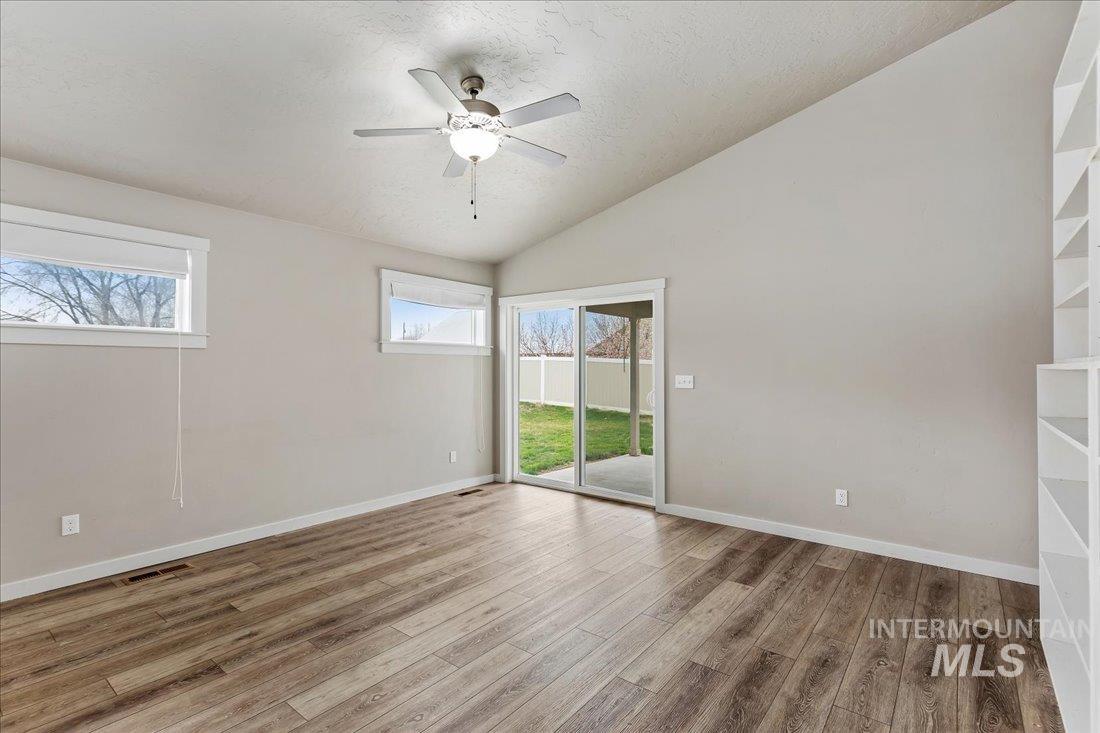 300 Crimson Circle S, Fruitland, Idaho 83619, 3 Bedrooms, 2 Bathrooms, Residential For Sale, Price $355,000,MLS 98957507