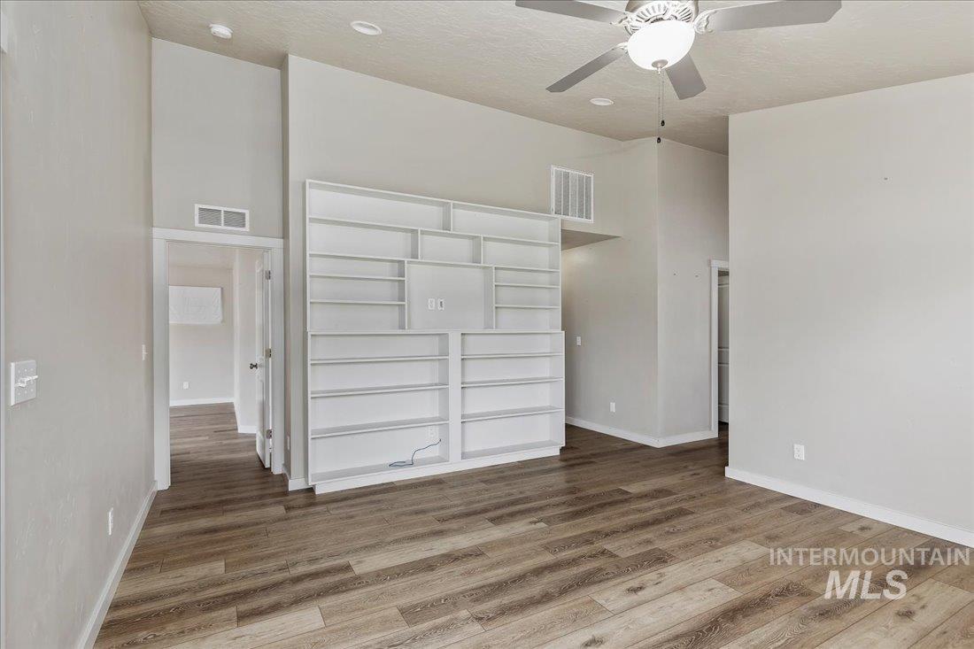 300 Crimson Circle S, Fruitland, Idaho 83619, 3 Bedrooms, 2 Bathrooms, Residential For Sale, Price $355,000,MLS 98957507