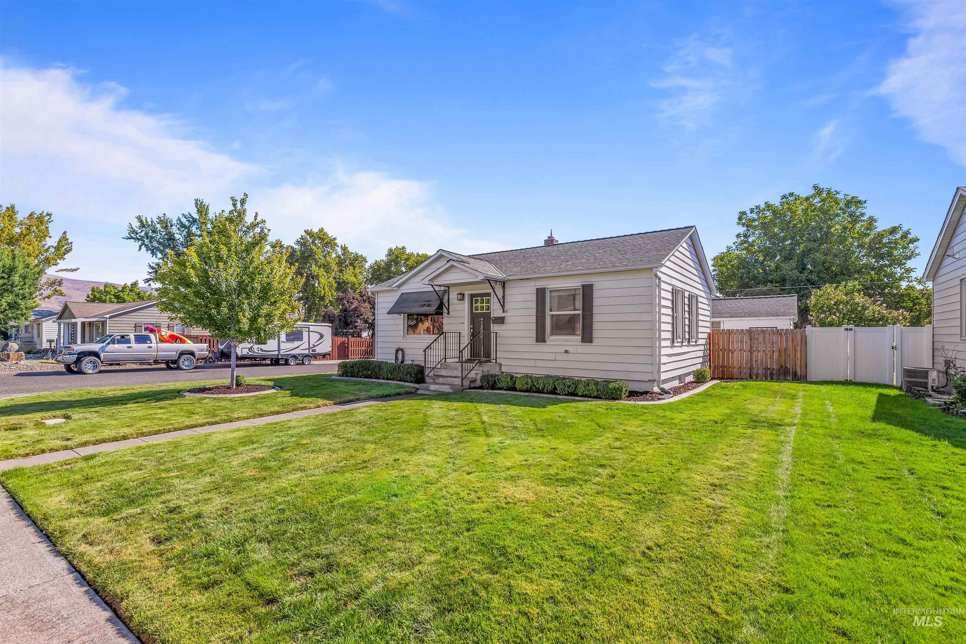 1303 4th Street, Clarkston, Washington 99403, 4 Bedrooms, 2 Bathrooms, Residential For Sale, Price $339,000,MLS 98957519