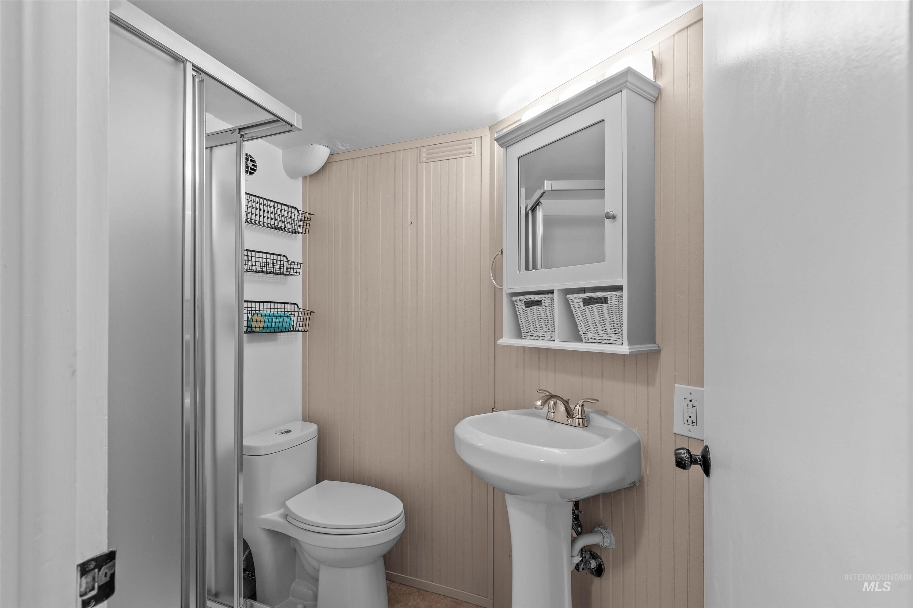 1303 4th Street, Clarkston, Washington 99403, 4 Bedrooms, 2 Bathrooms, Residential For Sale, Price $339,000,MLS 98957519