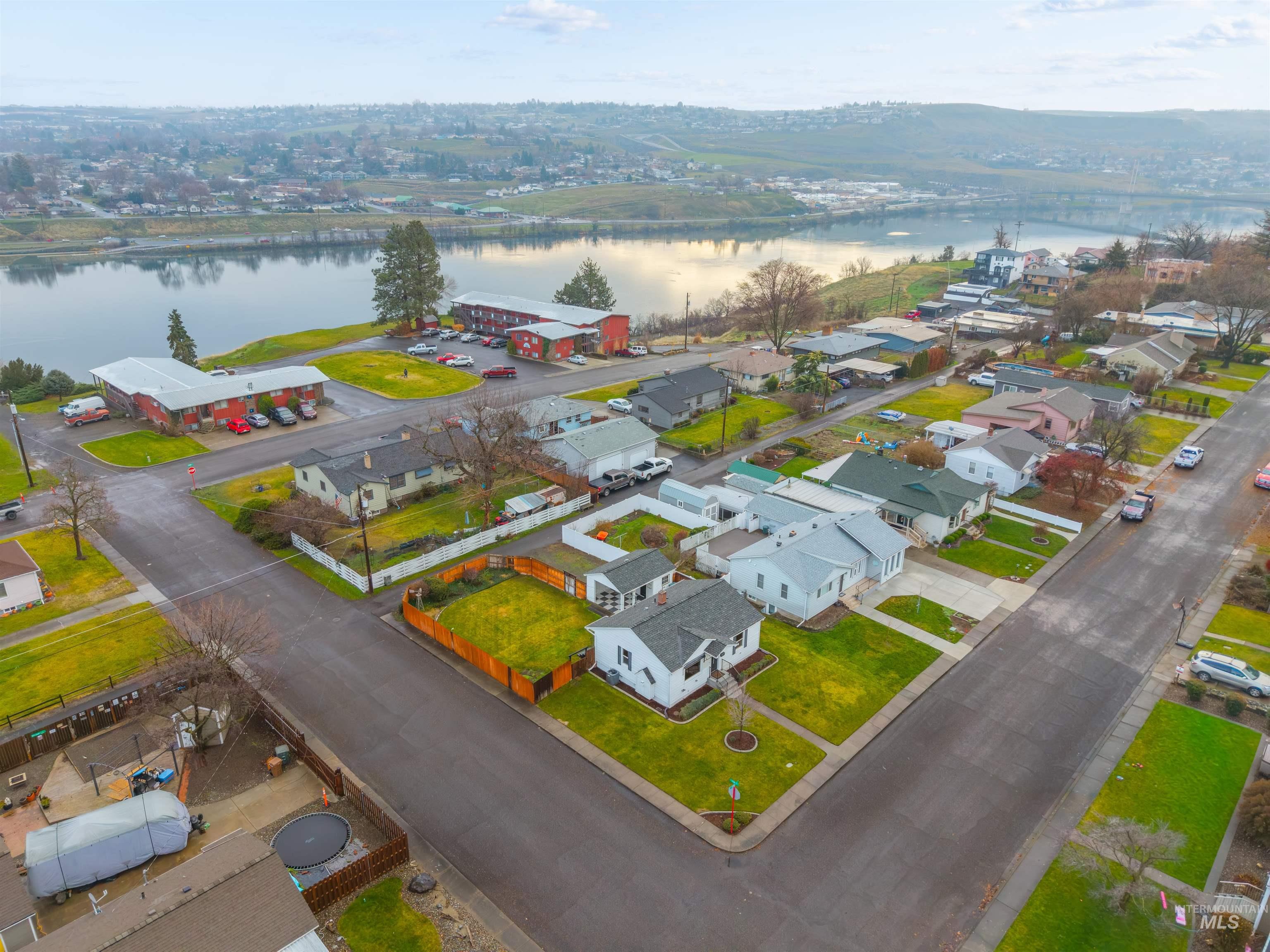 1303 4th Street, Clarkston, Washington 99403, 4 Bedrooms, 2 Bathrooms, Residential For Sale, Price $339,000,MLS 98957519